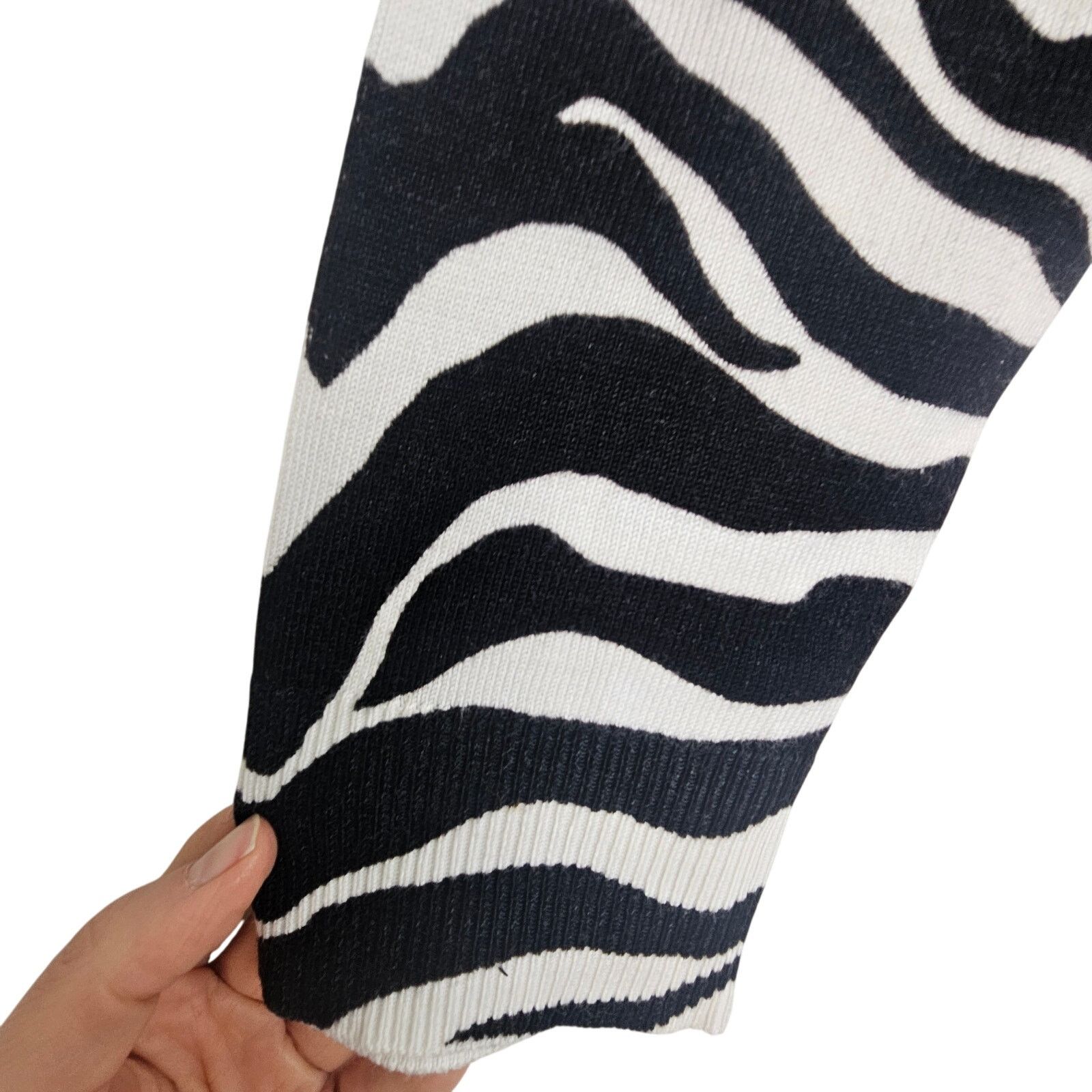White House Black Market White House Black Market Zebra Print Cardigan Size M Clasp Size M / US 6-8 / IT 42-44 - 4 Thumbnail