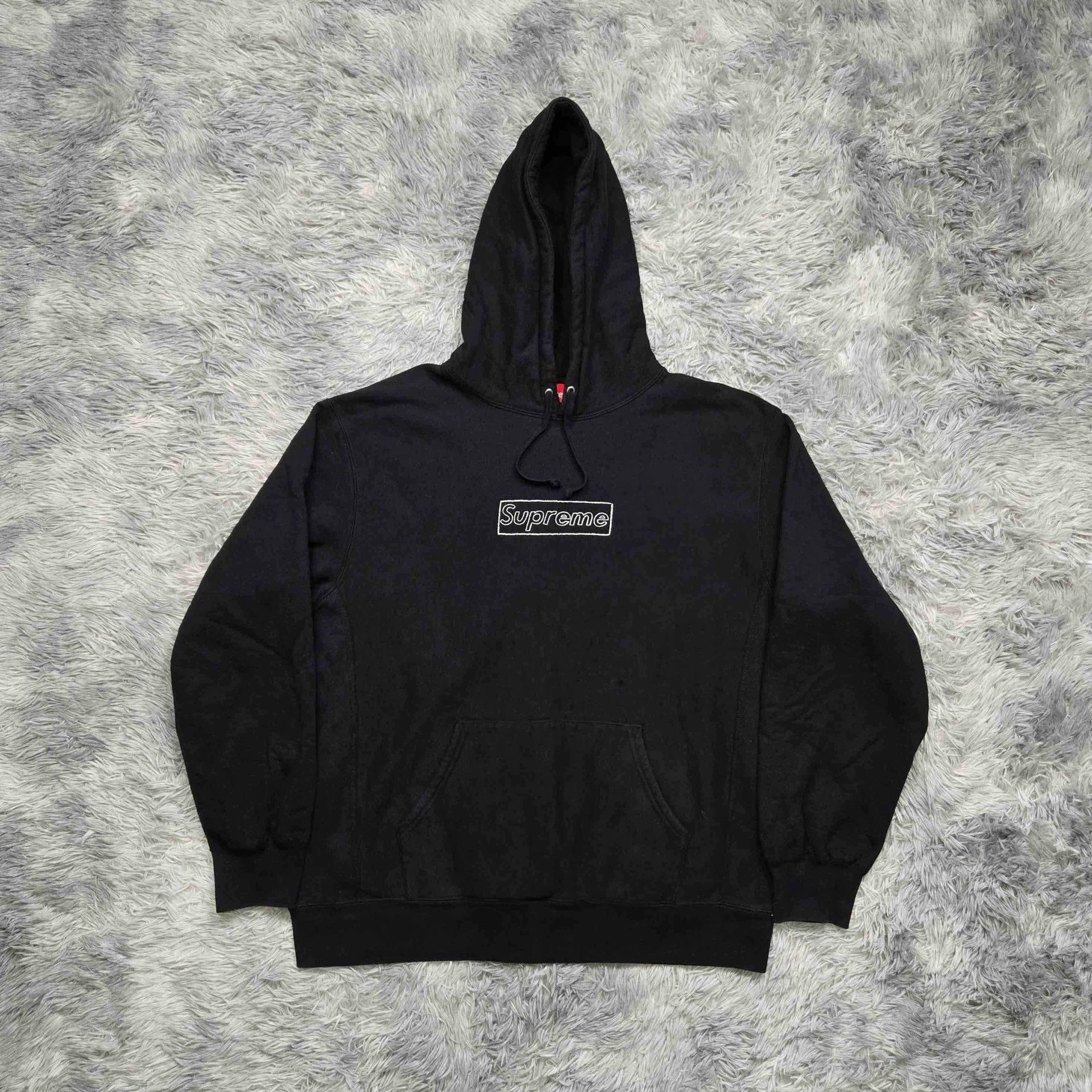 Supreme supreme x kaws chalk logo hoodie sweatshirt Size US L / EU 52-54 / 3 - 1 Thumbnail
