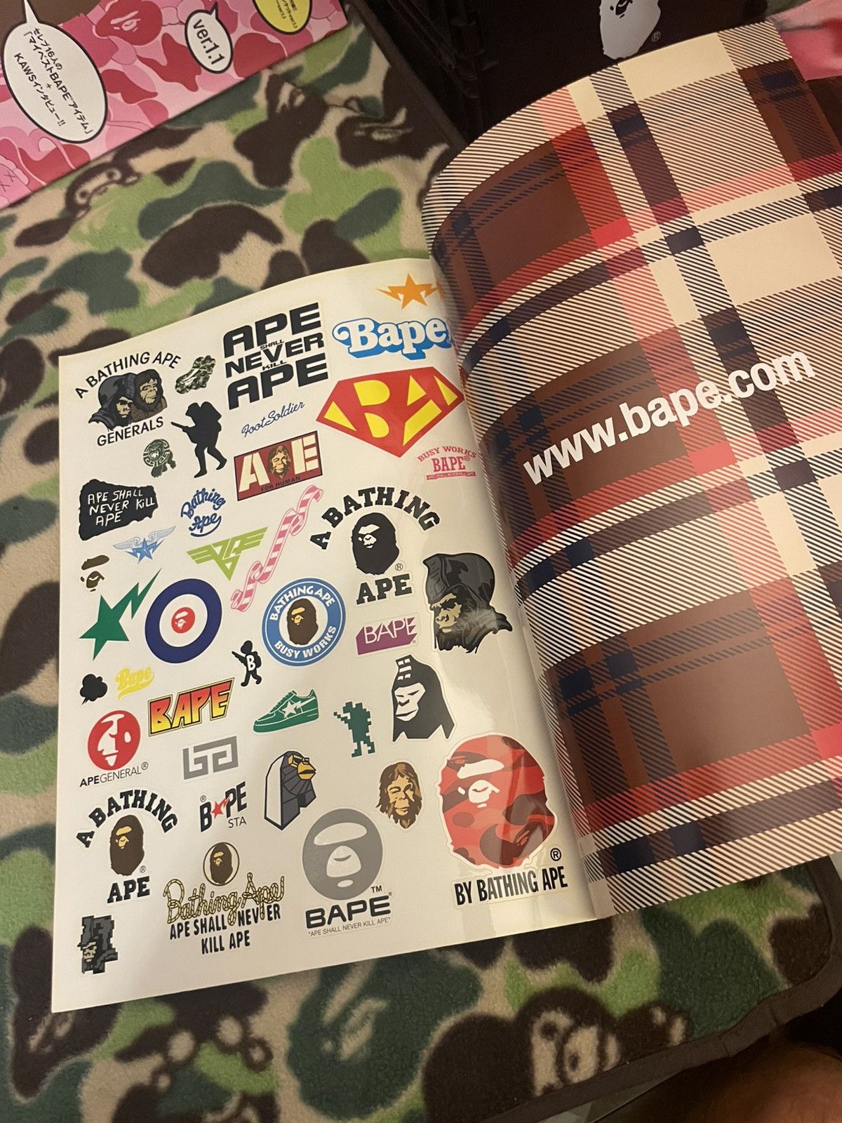 Bape 2006 bape towel + magazine Size ONE SIZE - 4 Thumbnail