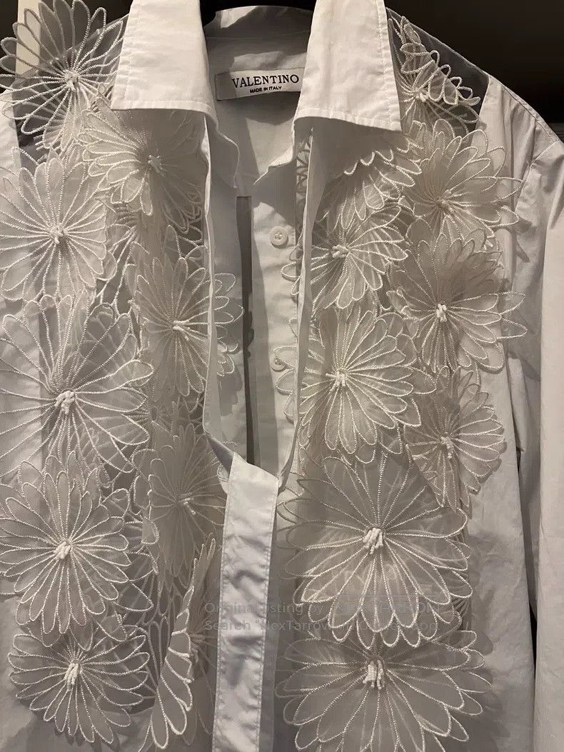 Valentino Valentino White heavy industry embroidered flower shirt Size L / US 10 / IT 46 - 2 Thumbnail