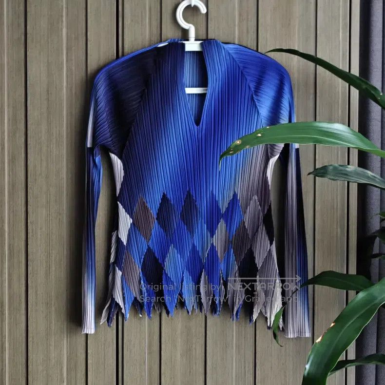 Issey Miyake Issey Miyake Diamond Cut Gradient Top Size M / US 6-8 / IT 42-44 - 1 Thumbnail