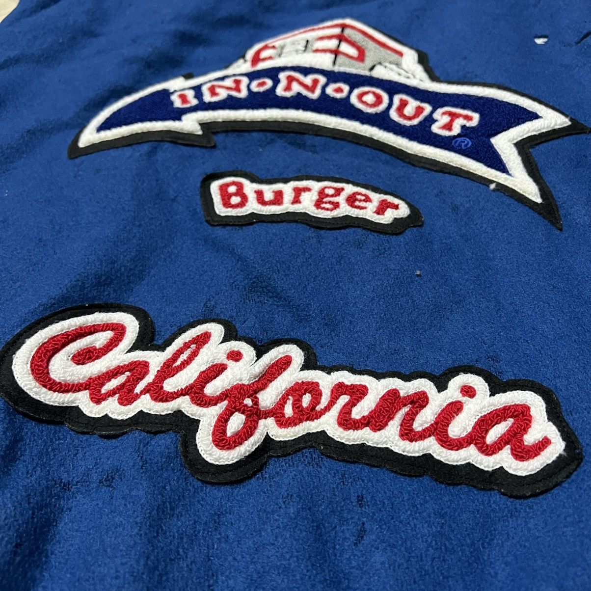 Vintage Vintage 90’s In N Out Burger 🇺🇸 Embroidered Varsity Jacket Size US XXL / EU 58 / 5 - 5 Thumbnail