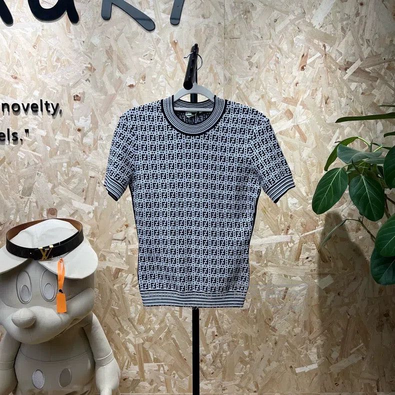 Fendi Fendi Printed Knit Black and White Letter Short Sleeve Size XS / US 0-2 / IT 36-38 - 1 Thumbnail