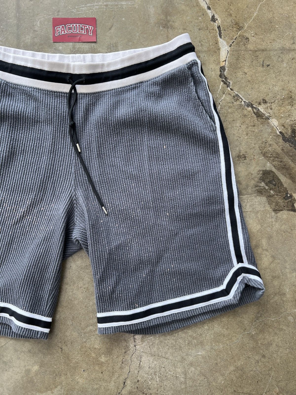 John Elliott John Elliot Shorts Sz. XL Size US 36 / EU 52 - 6 Thumbnail