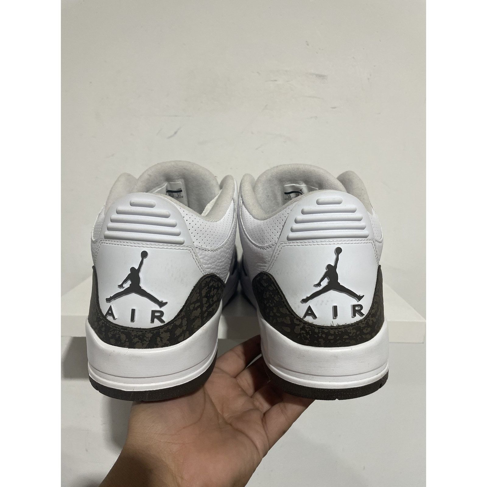 Jordan Brand NIKE JORDAN 3 MOCHA 2018 SIZE 13 PREOWNED Size US 13 / EU 46 - 3 Thumbnail