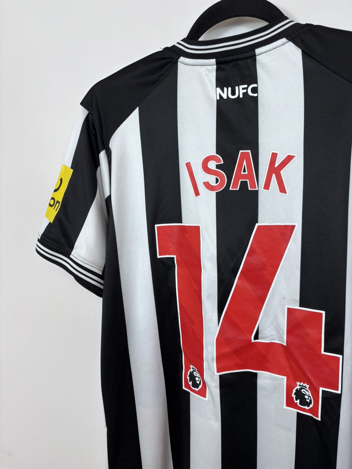 Castore Newcastle United 2023/2024 Home Isak #14 Soccer Jersey Size US M / EU 48-50 / 2 - 19 Thumbnail