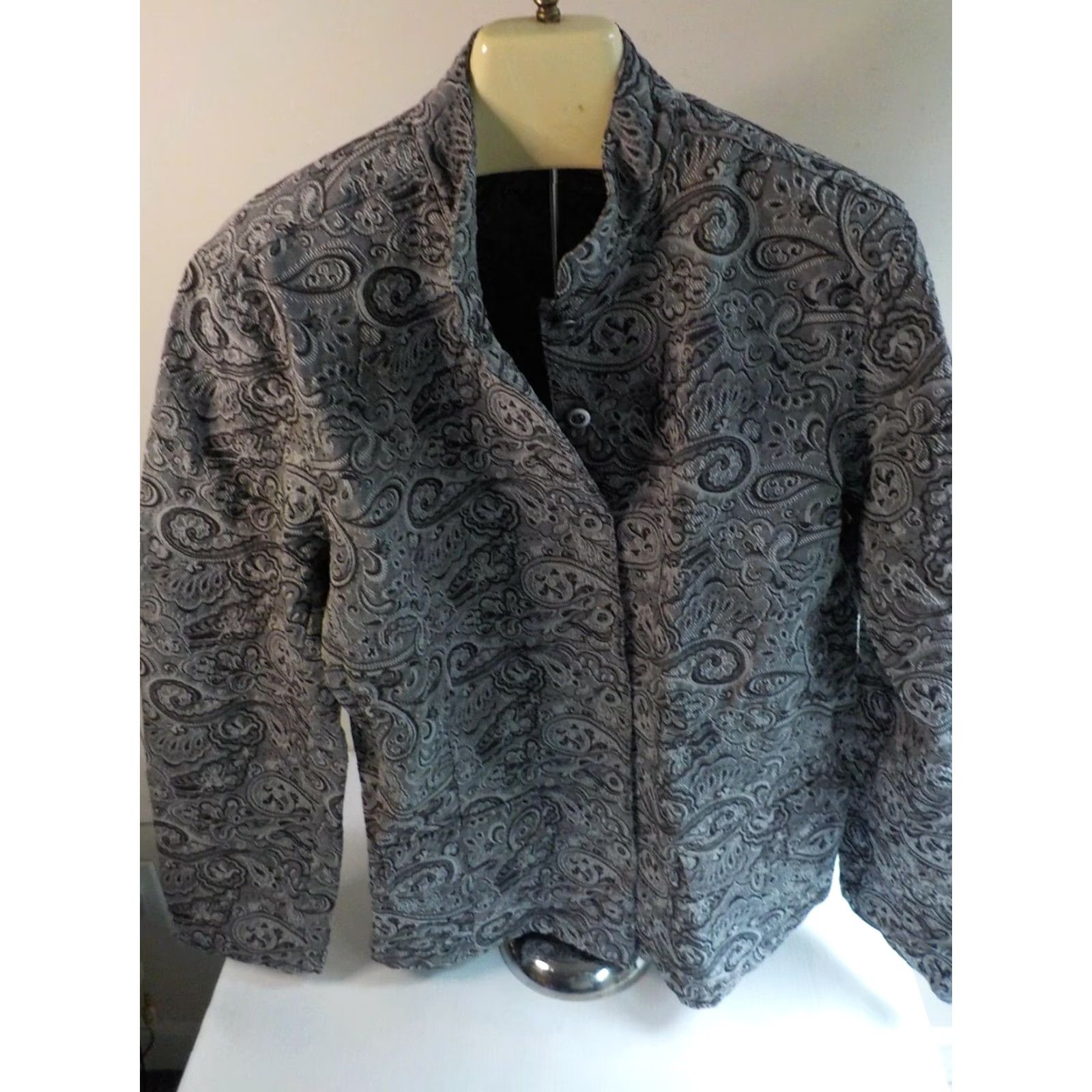 Vintage ADDITIONS BY Chico's Paisley Jacket Button Front Banded Collar Gray/Black Short Jacket Womens SZ 3 Regular 46 Cotton Blend Sleeve Long 25" Chest 46 Size XS / US 0-2 / IT 36-38 - 2 Thumbnail