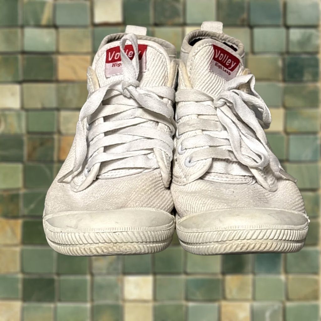 Vintage VINTAGE Volley High Leap Sneaker Mens 7 EU 39 All White Lace Up Unisex White Sneakers Mens Size 7 EU 39 Australia Volley High Leap Sneaker Size US 6 / EU 39 - 1 Thumbnail