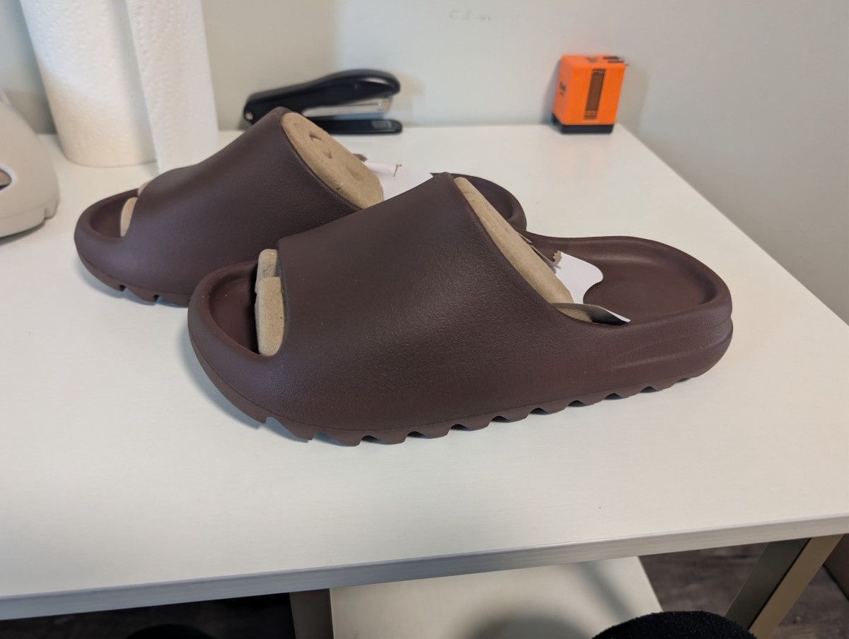 Yeezy 2025 Yeezy Slide “Fudge” Size US 10 / EU 43 - 2 Thumbnail
