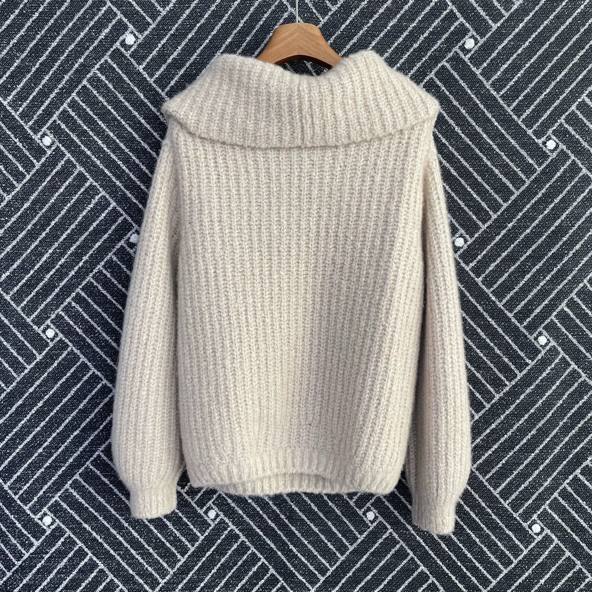 Loro Piana Loro Piana Cashmere Cocoon Turtleneck Women's Cream XS Size XS / US 0-2 / IT 36-38 - 2 Thumbnail