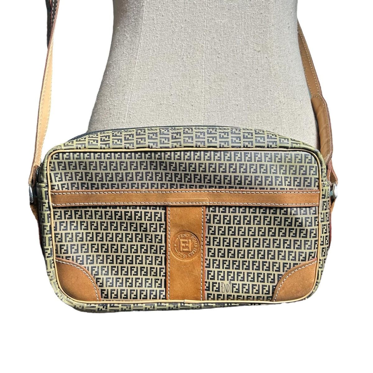 Fendi Fendi Roma Monogram Leather Sling Shoulder Bag Size ONE SIZE - 2 Thumbnail