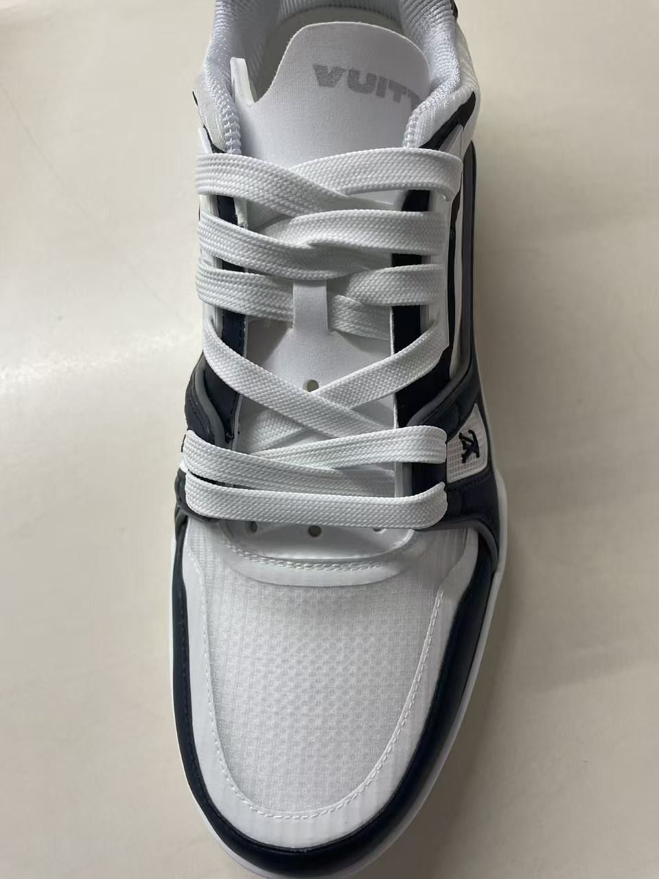Louis Vuitton Louis Vuitton White & Marine Trainer Sneakers Size US 9 / IT 39 - 8 Thumbnail