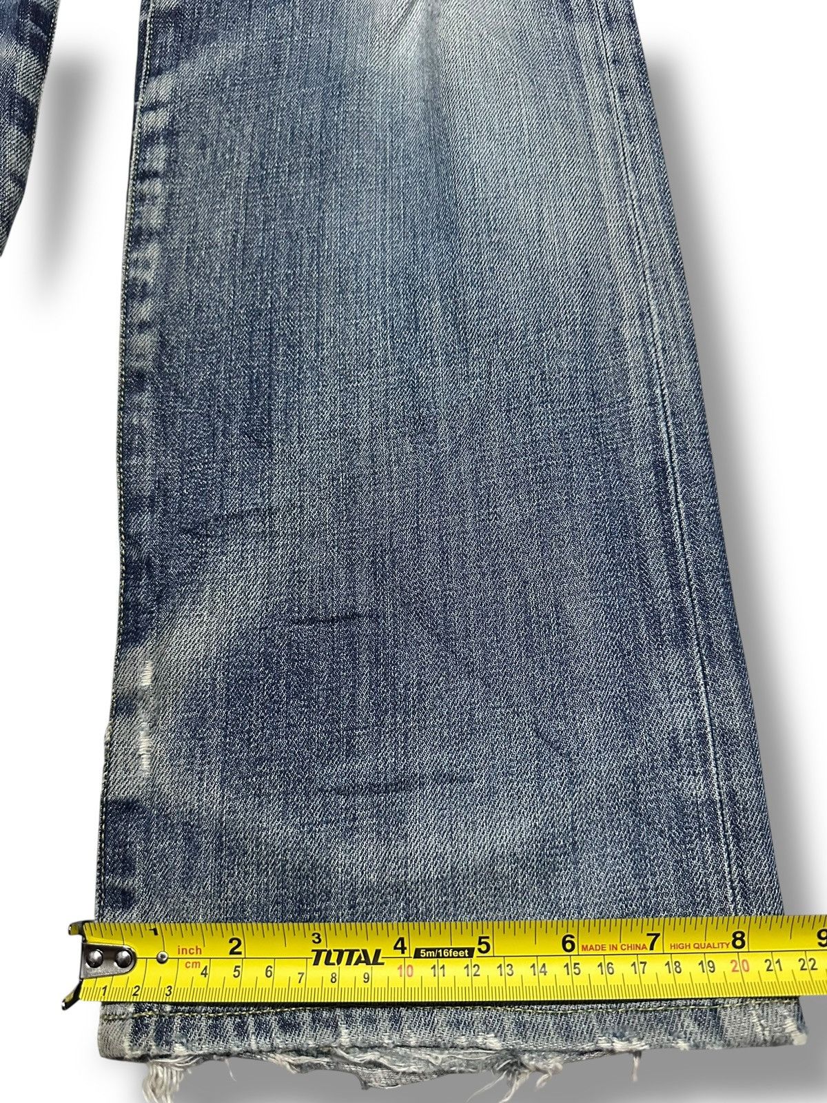 Uniqlo Vintage Uniqlo Distressed Ripped Jean Baggy Loose Faded Wash Size US 32 / EU 48 - 13 Thumbnail