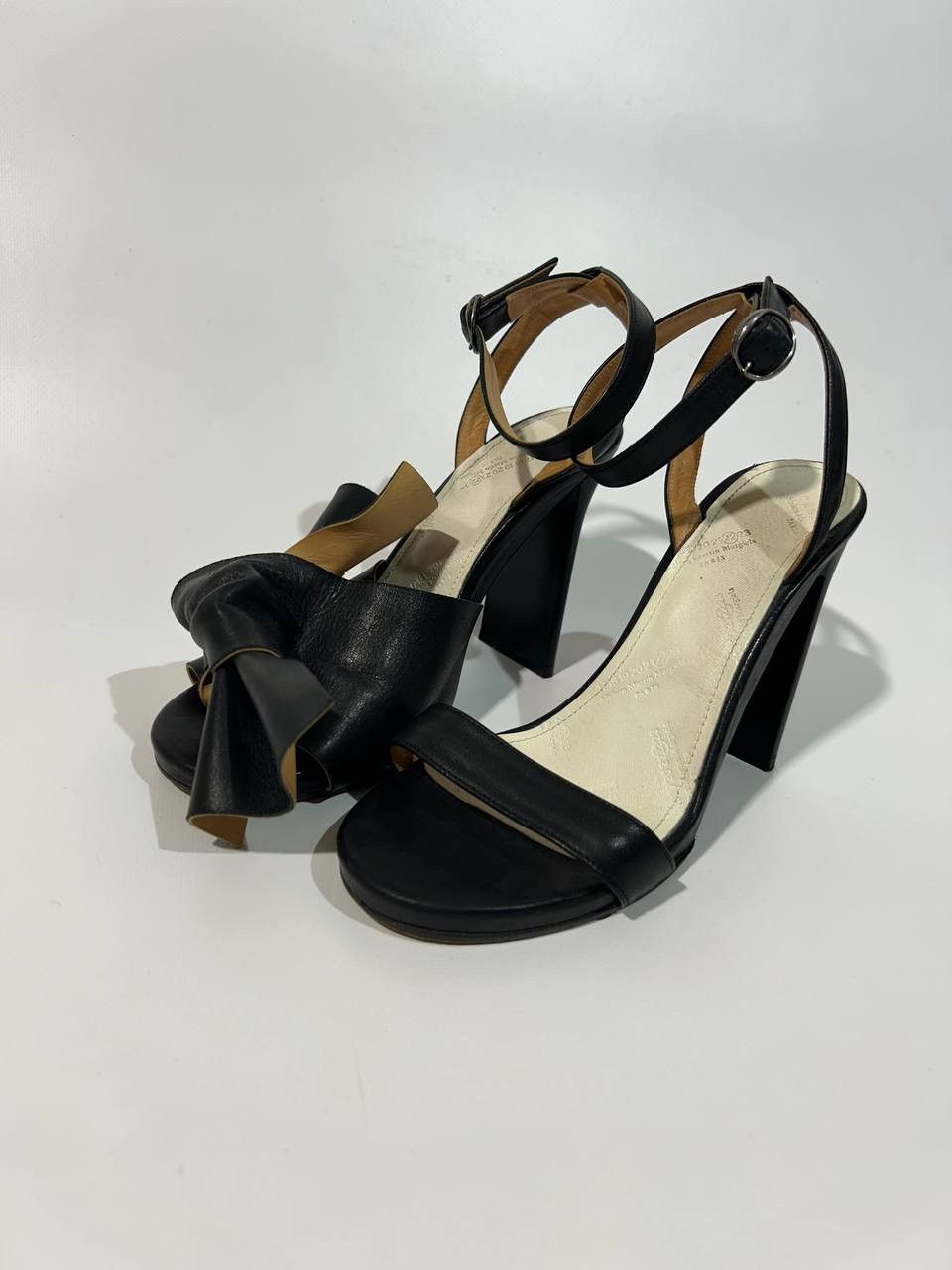Maison Margiela Maison Martin Margiela leather sandals with bow detail Size US 5 / IT 35 - 1 Thumbnail