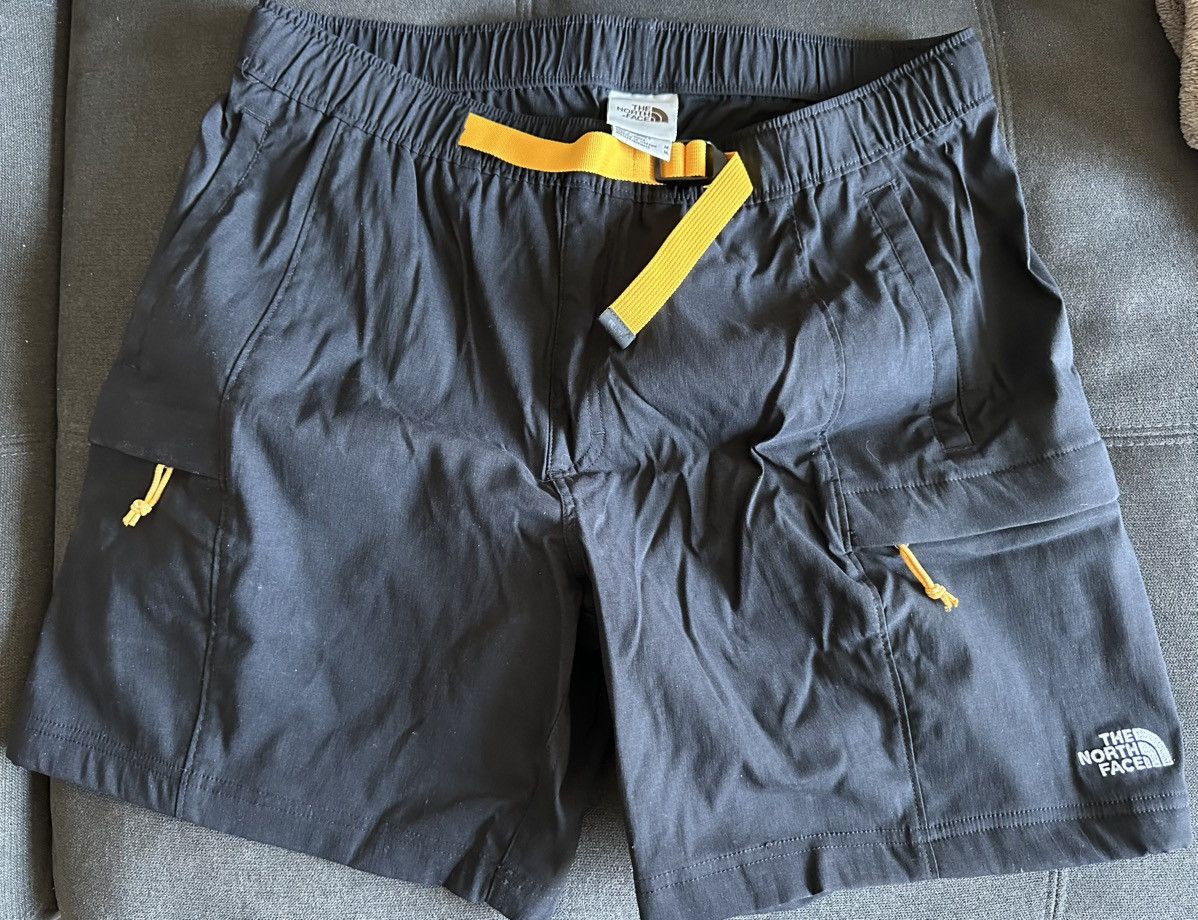 The North Face The North Face Navy Shorts Size US 32 / EU 48 - 1 Thumbnail