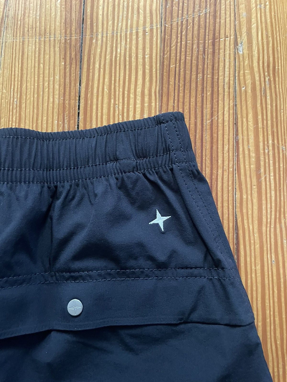 Stone Island Stone Island Stellina Logo Shorts Tech Cargo Black Size US 32 / EU 48 - 2 Thumbnail
