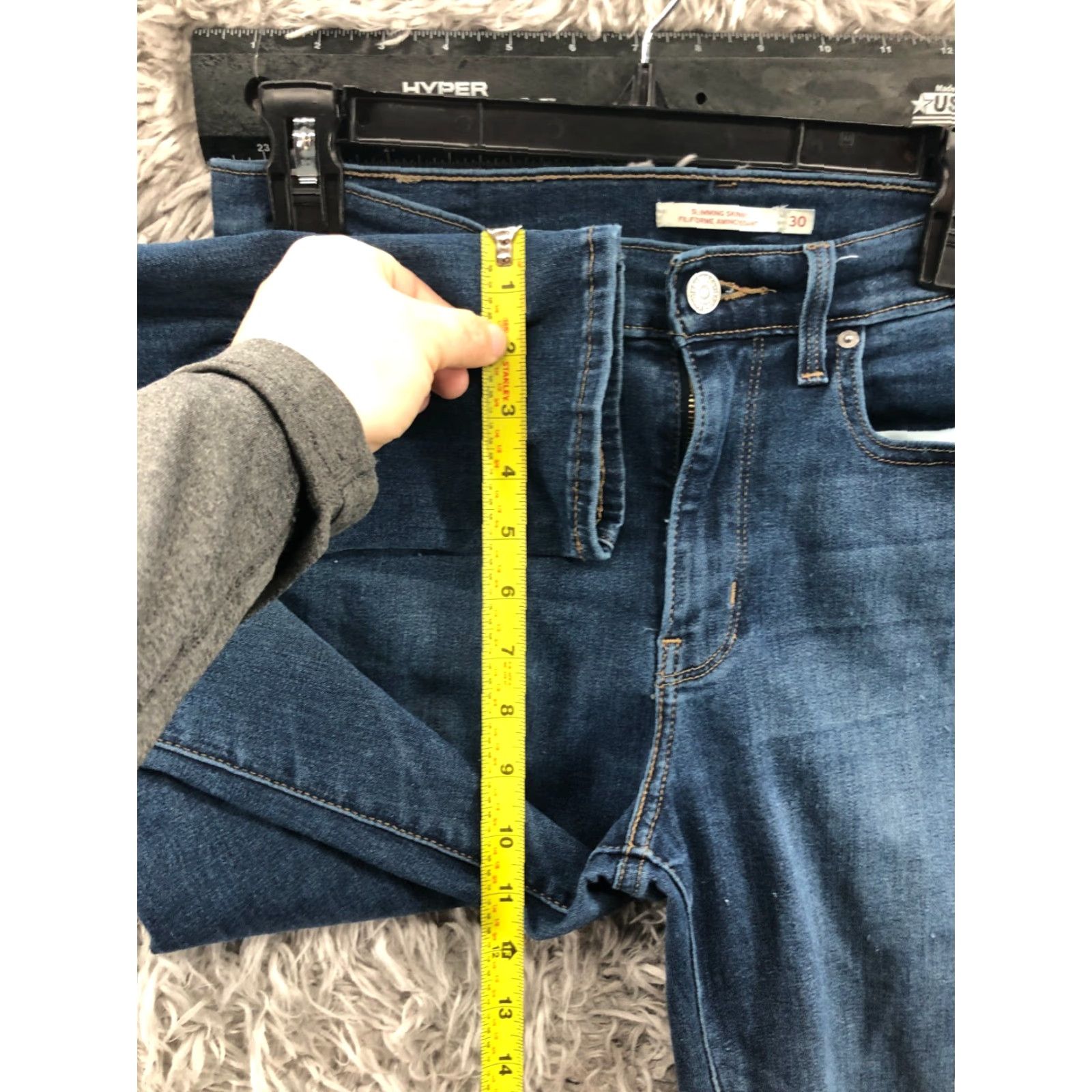 Levi's Levi's Slimming Skinny Jeans Size 30 Womens Medium Wash Blue FLAW Size 30" / US 8 / IT 44 - 4 Thumbnail