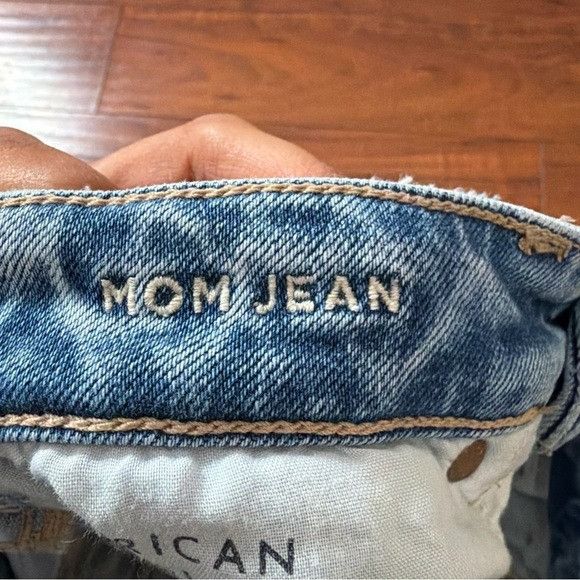 American Eagle Outfitters American Eagle Outfitters Light Blue Straight Leg Mom Jeans Size 26" / US 2 / IT 38 - 7 Thumbnail