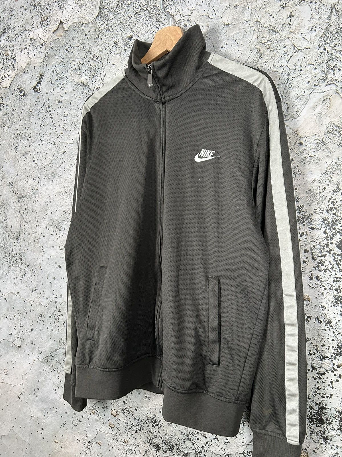 Nike Vintage Nike Sportswear Swoosh Sweatshirt Hype Retro Size US L / EU 52-54 / 3 - 2 Thumbnail