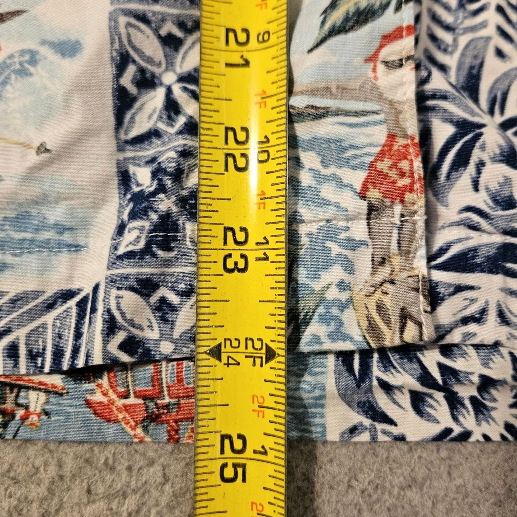 Reyn Spooner Reyn Spooner Mele Kalikimaka 2020 Hawaii Shirt Blue Women's L Santa Claus Christmas Button-Up Short Sleeve Geometric Pattern Vintage: No Size L / US 10 / IT 46 - 6 Thumbnail