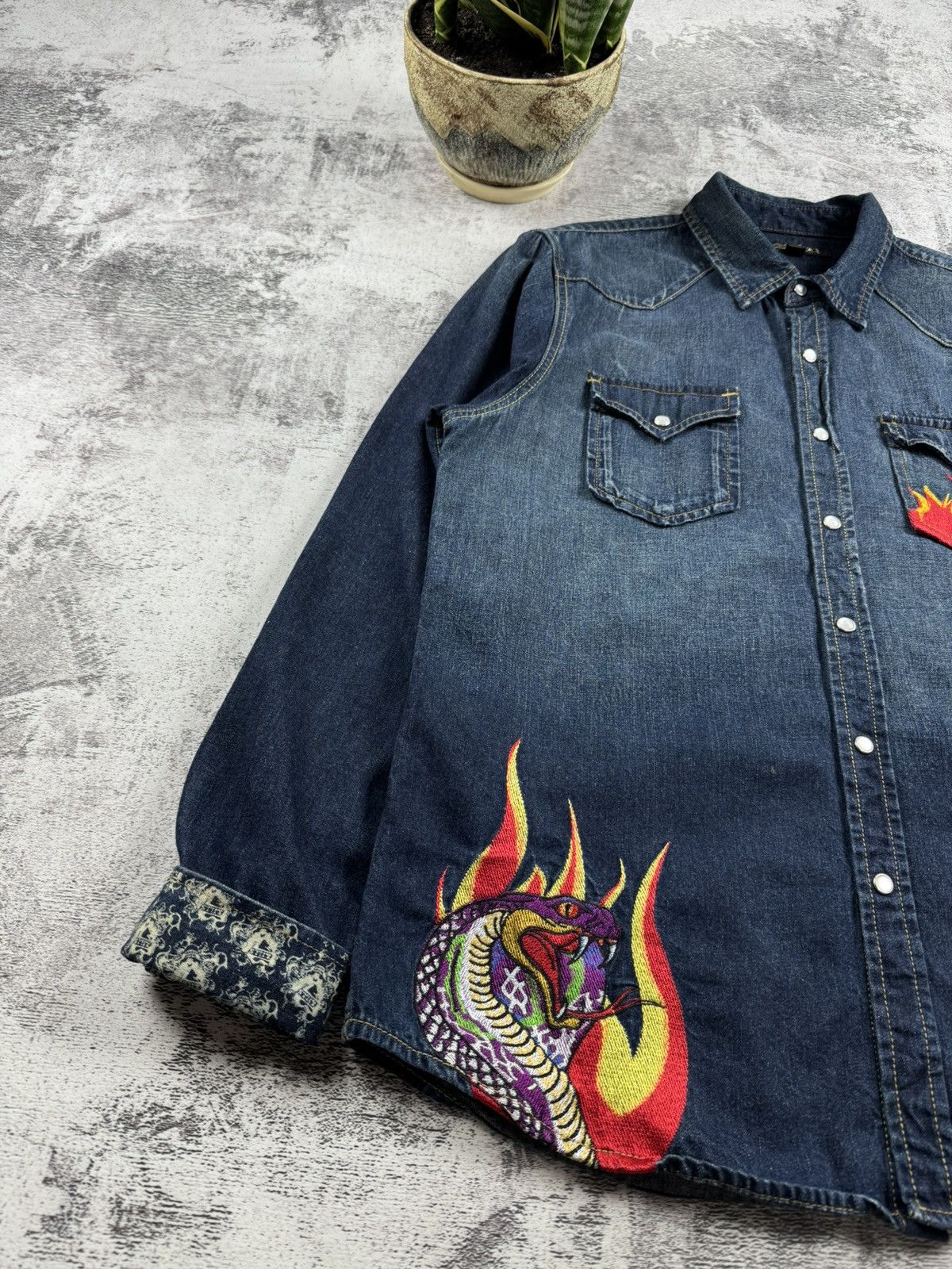 Ed Hardy Vintage Ed Hardy Dragon Y2K Denim Jeans Jacket Faded Shirt Size US XL / EU 56 / 4 - 16 Thumbnail