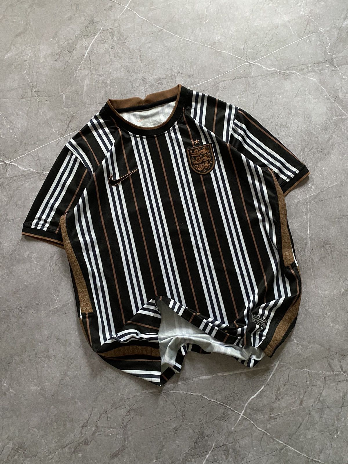 Nike × Vintage Rare 2021 Nike England & Burberry Concept Soccer Jersey Y2K Size US M / EU 48-50 / 2 - 1 Thumbnail