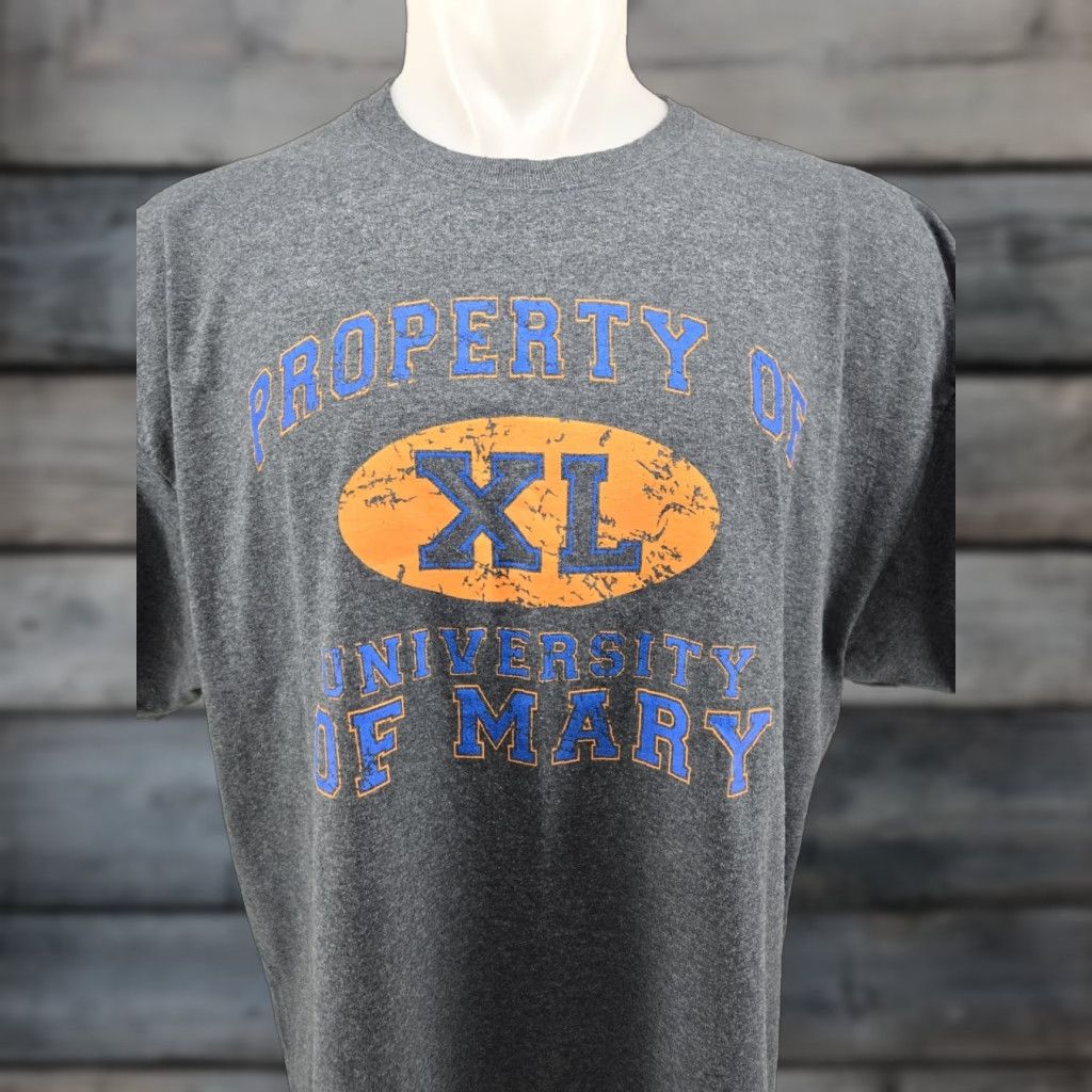 Gildan University of Mary UMary Marauders Men's Logo T-Shirt Gray 2XL Shirt Short Sleeve Logo 90s/2000s Theme Mens Size US XXL / EU 58 / 5 - 1 Thumbnail