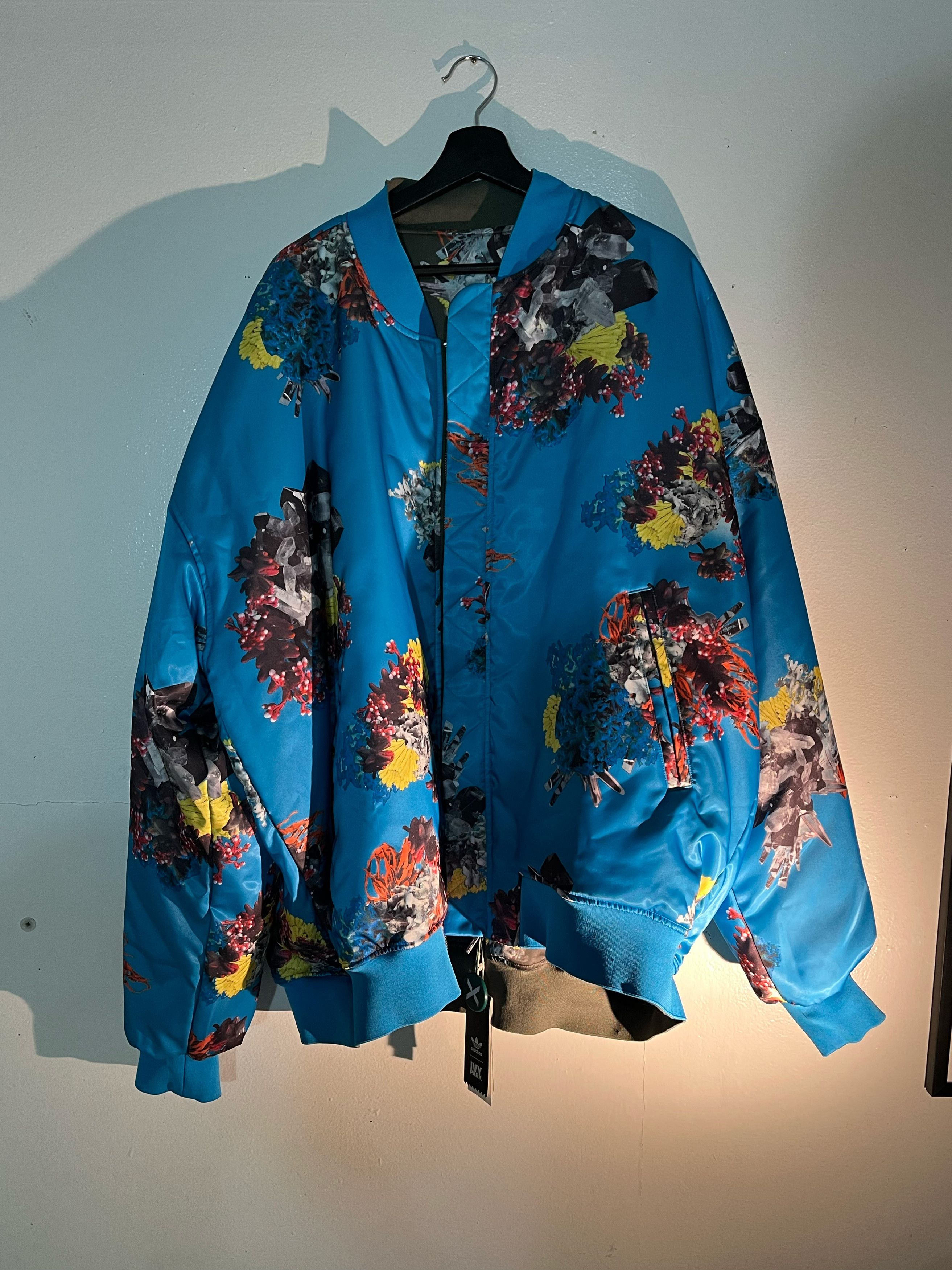 Adidas × Ivy Park NWT ADIDAS x IVY PARK Ivytopia Satin Bomber Jacket - Size US M / EU 48-50 / 2 - 5 Thumbnail