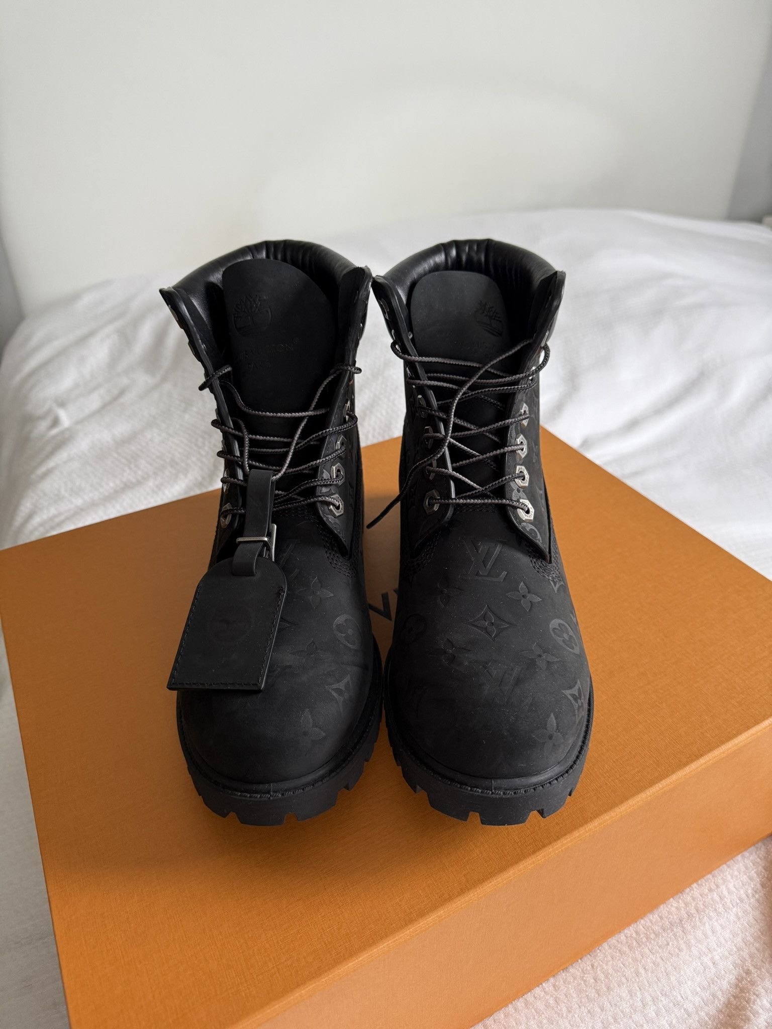 Louis Vuitton × Timberland Louis Vuitton Timberland 6" Ankle Boot Black Monogram Size US 10 / EU 43 - 2 Thumbnail