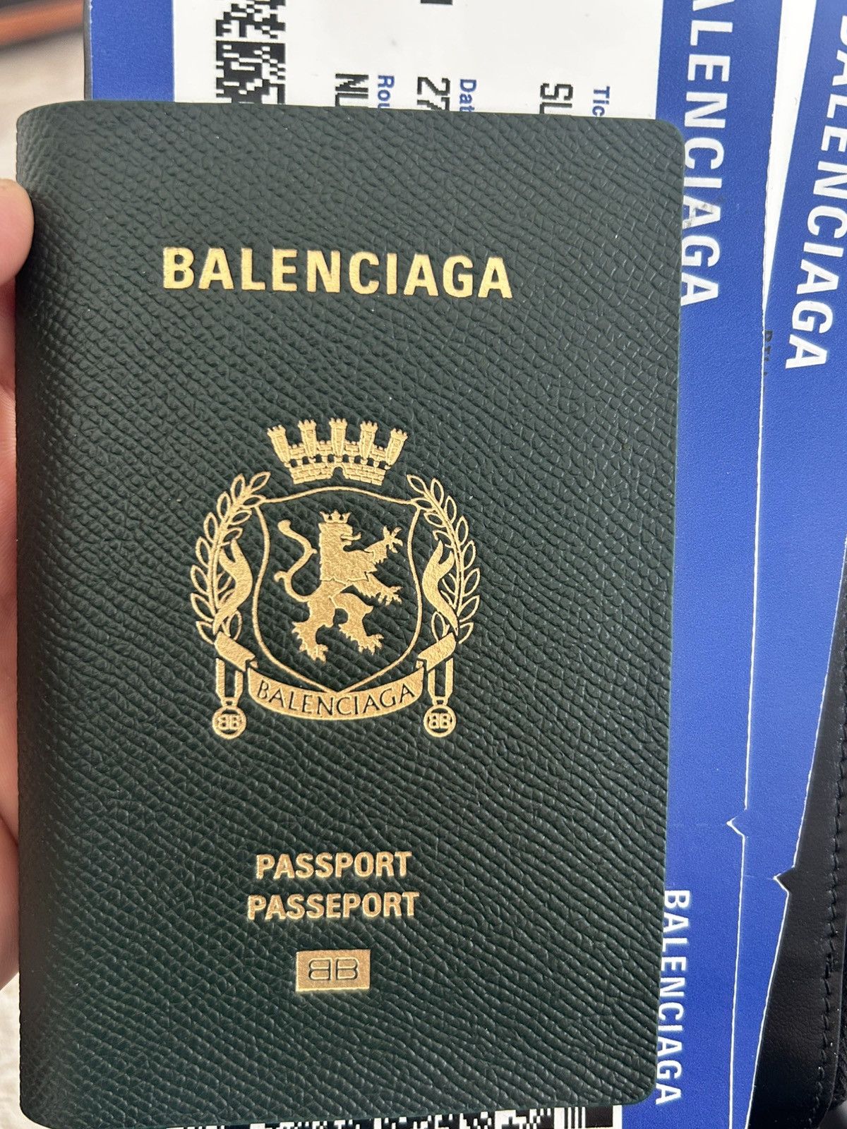 Balenciaga Balenciaga MEN'S PASSPORT PHONE HOLDER IN BLACK Size ONE SIZE - 8 Thumbnail