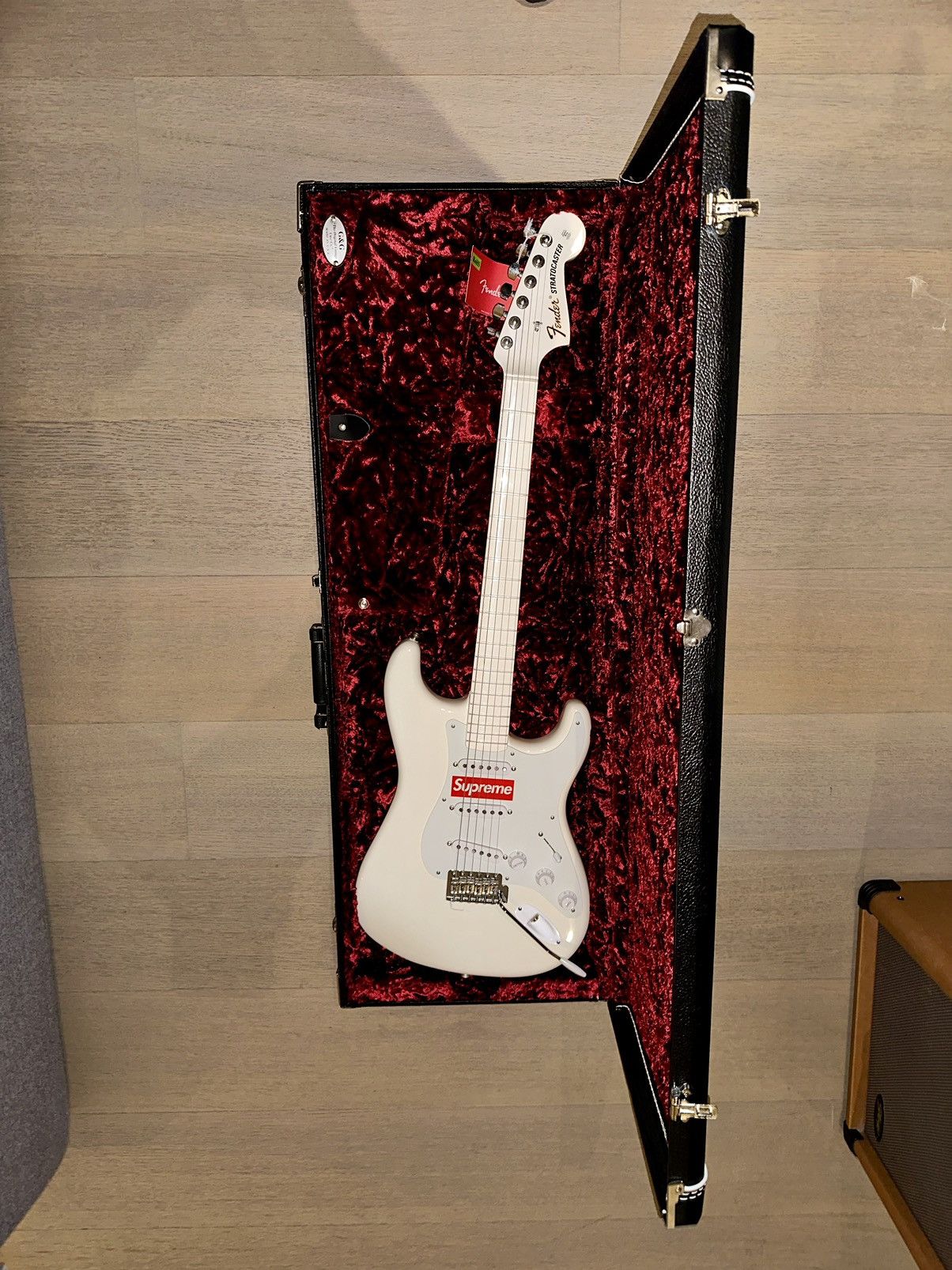 SUPREME x FENDER