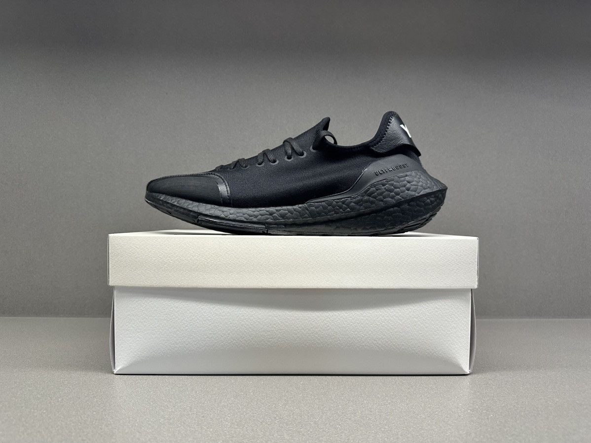 Y-3 Adidas Y-3 Ultra Boost 21 Size US 9 / EU 42 - 2 Thumbnail