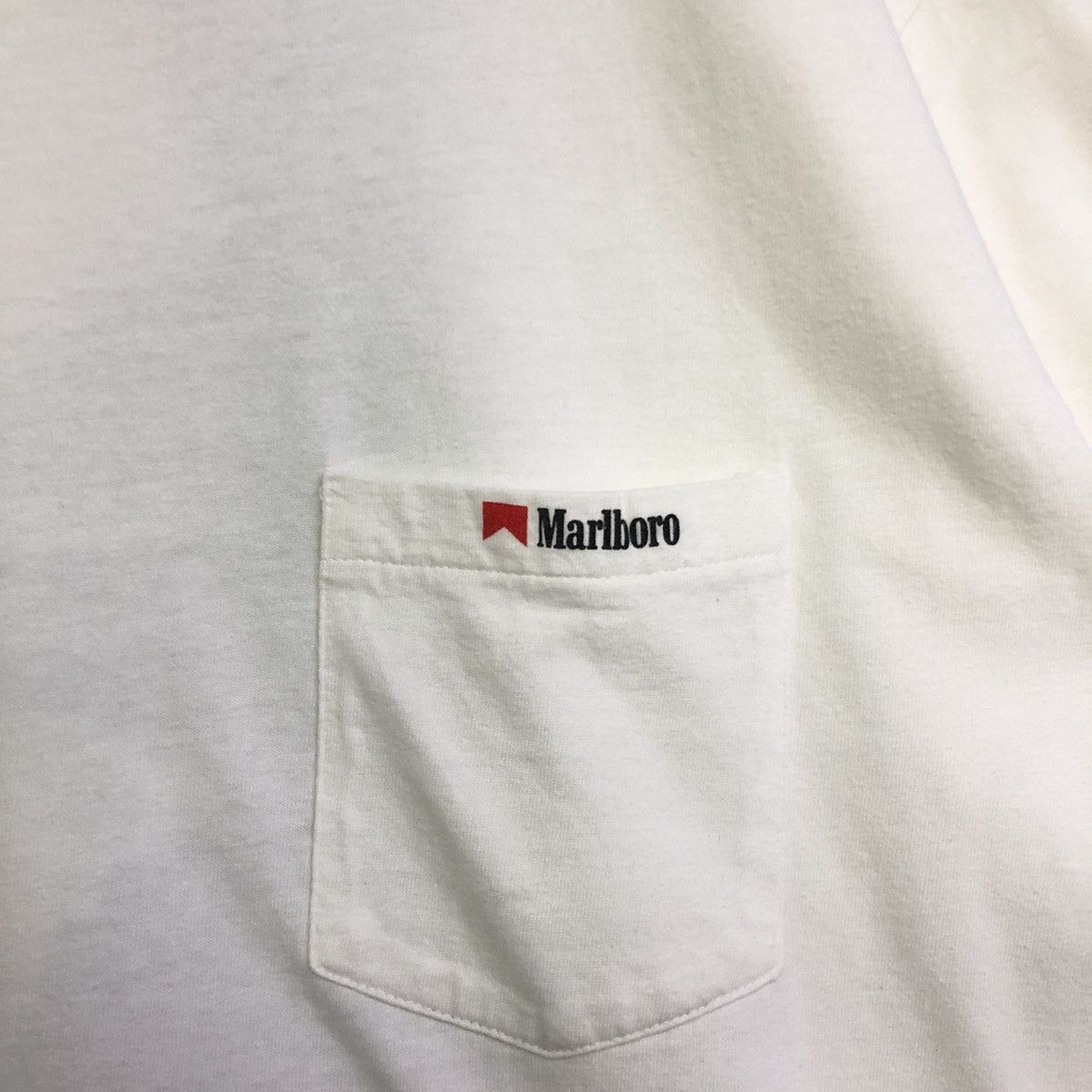 Marlboro × Vintage Vintage Marlboro pocket Tshirt Size US L / EU 52-54 / 3 - 6 Thumbnail