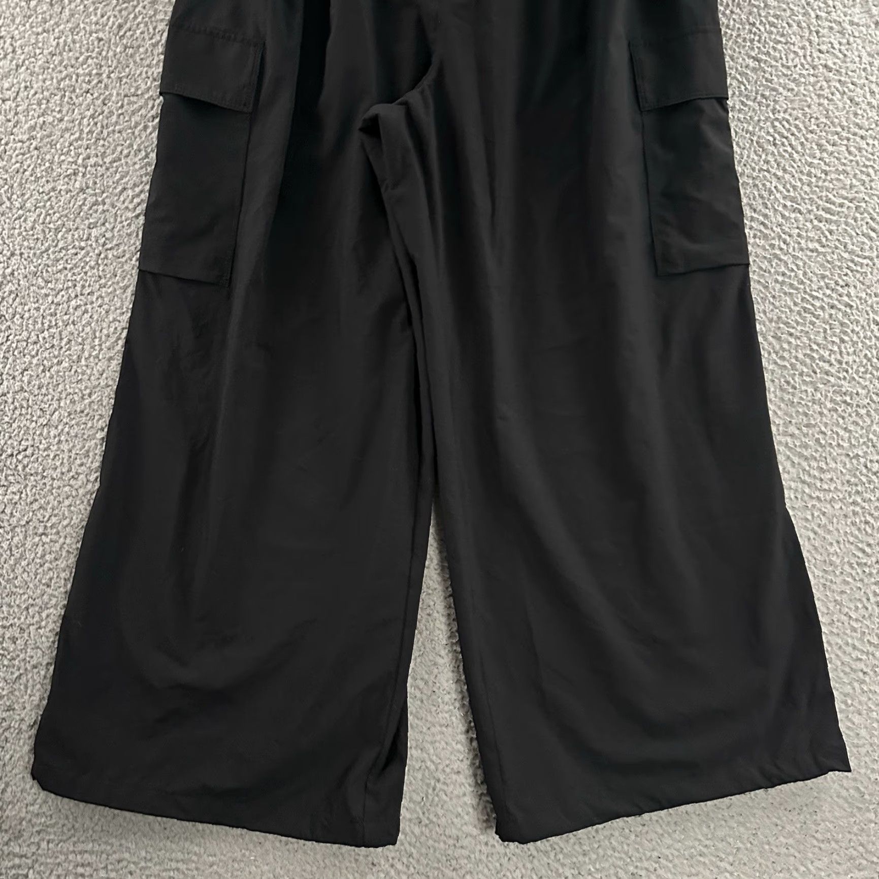 Gap Gap Fit Womens Pants Black Medium Petite Cargo Wide Leg Polyester Blend Size 30" / US 8 / IT 44 - 4 Thumbnail