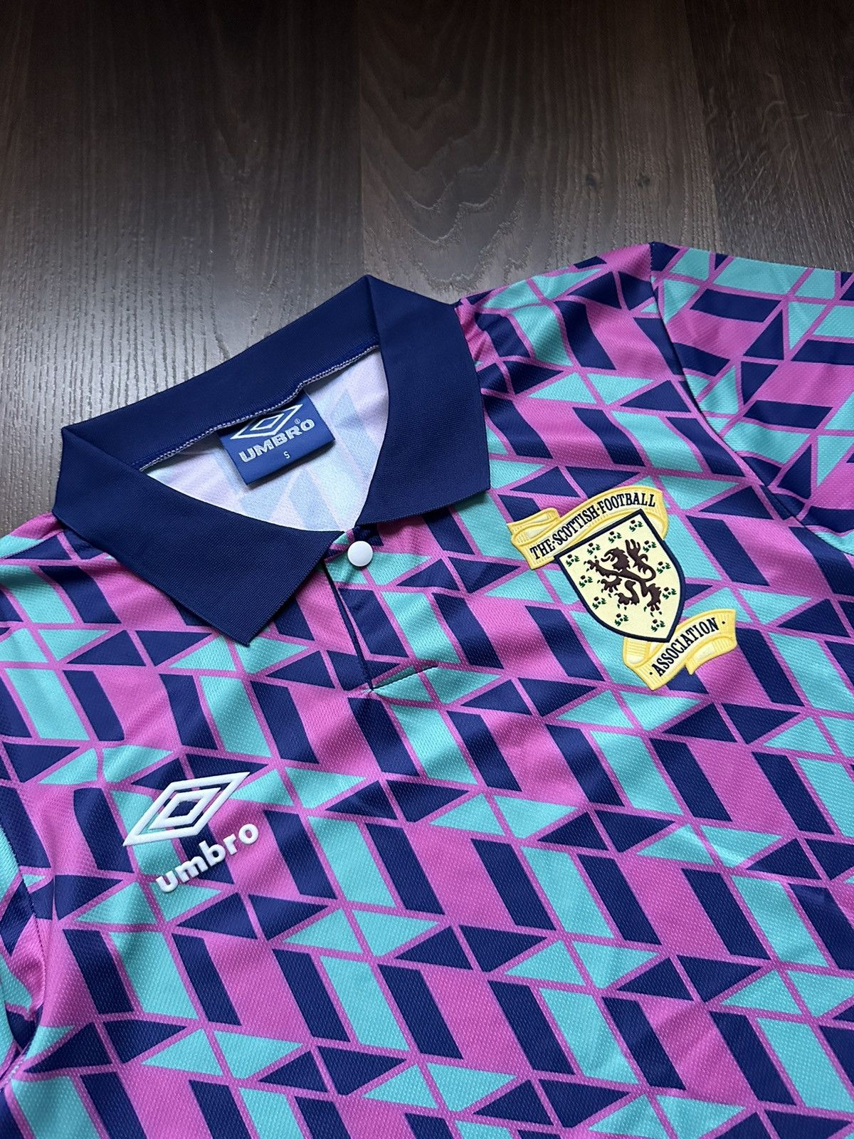 Maillot Vintage Umbro Rouge Et Blanc – Années 90 – Taille S – Foot Retro