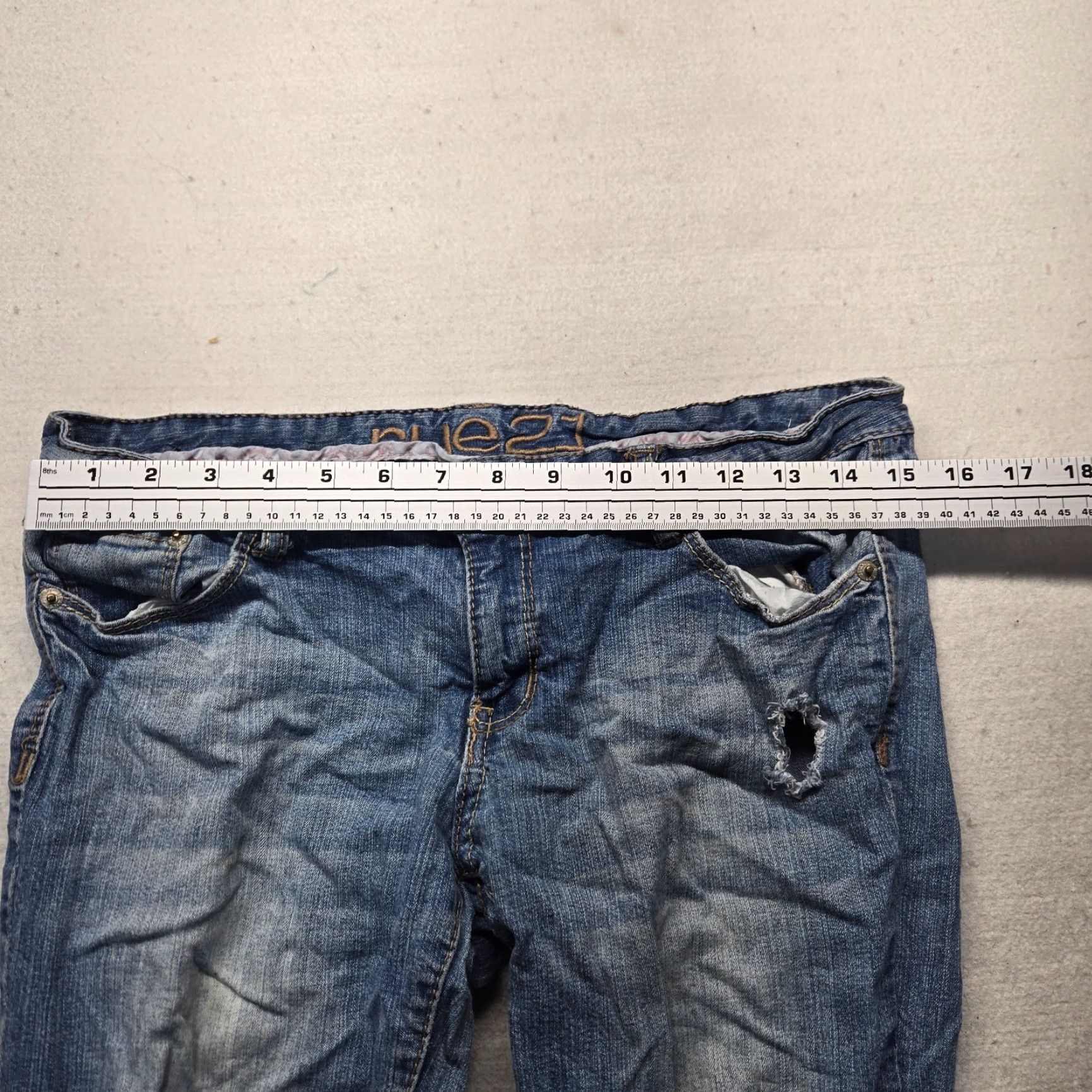 Vintage RUE 21 Jeans Women Pants Blue Low Rise Ankle Jegging Distressed 9/10 Ladies 10 Cotton Denim 5-Pocket Rise Low (6.5-8.5 in) Regular Womens Size 32" / US 10 / IT 46 - 6 Thumbnail