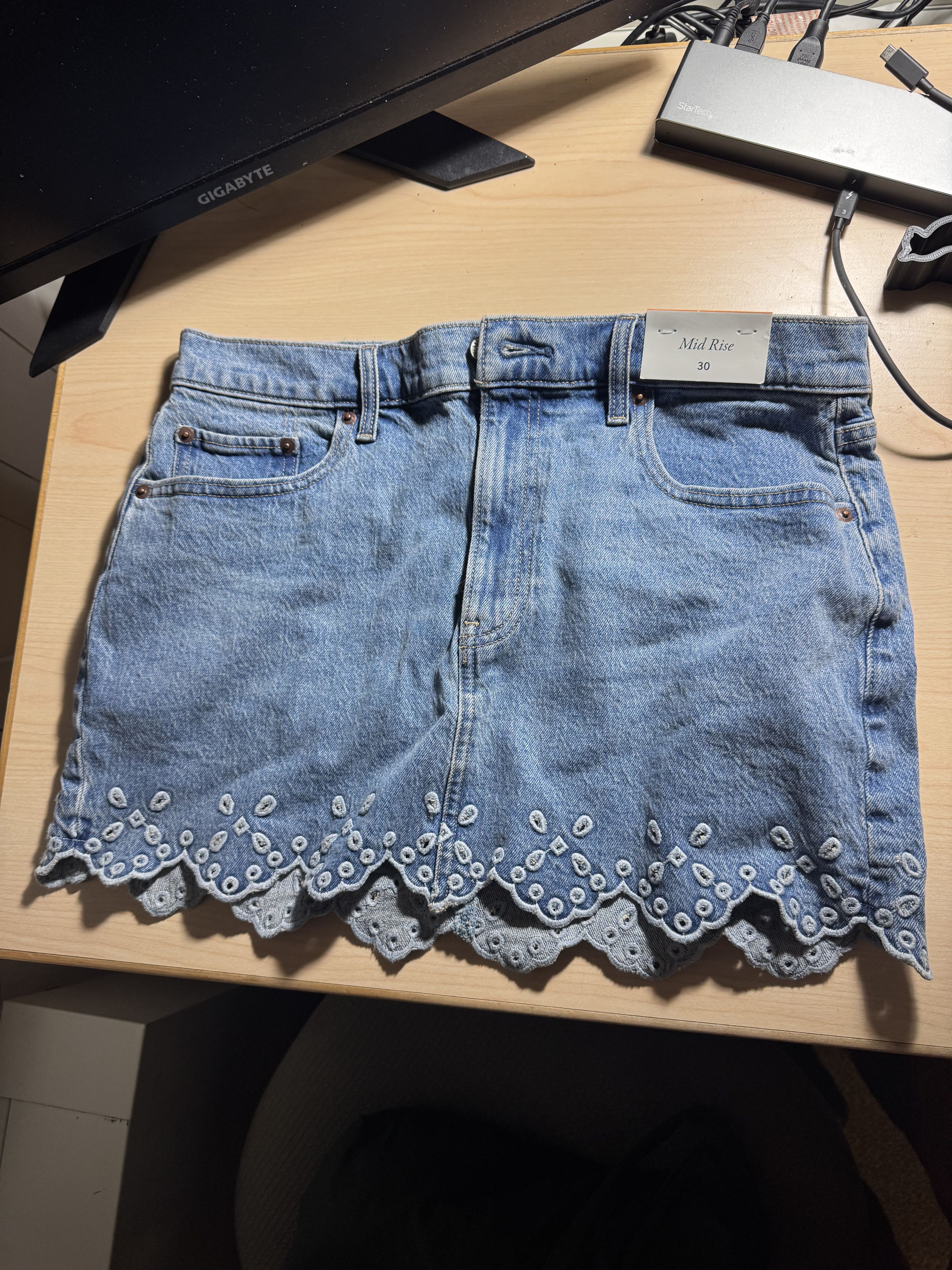 Abercrombie & Fitch Mid-rise denim mini skirt Size 30" / US 8 / IT 44 - 1 Thumbnail