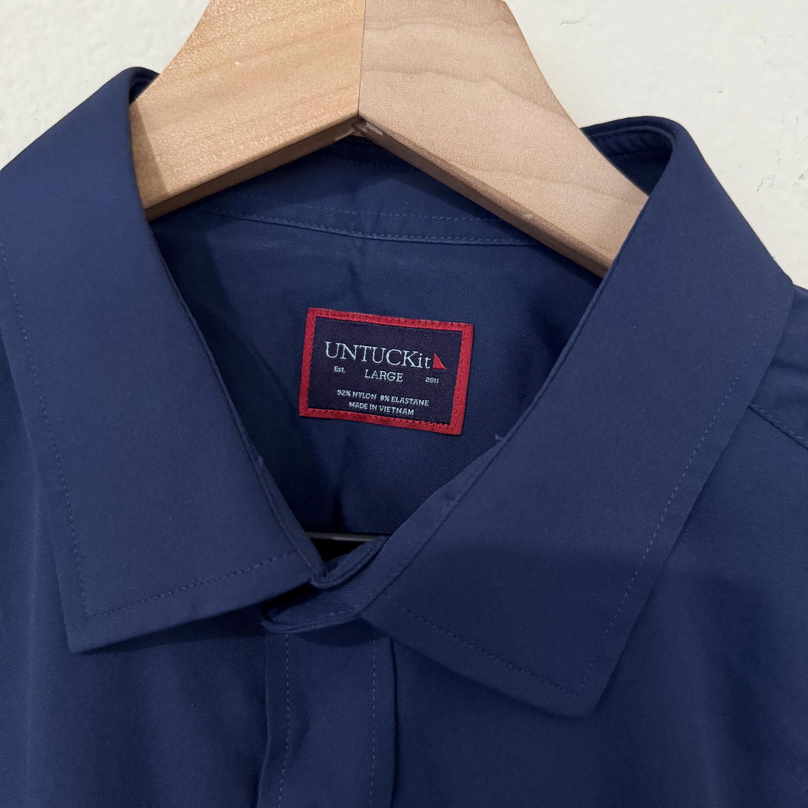 UNTUCKit UNTUCKit Shirt Men's L Navy Button Down Size 42R - 2 Thumbnail
