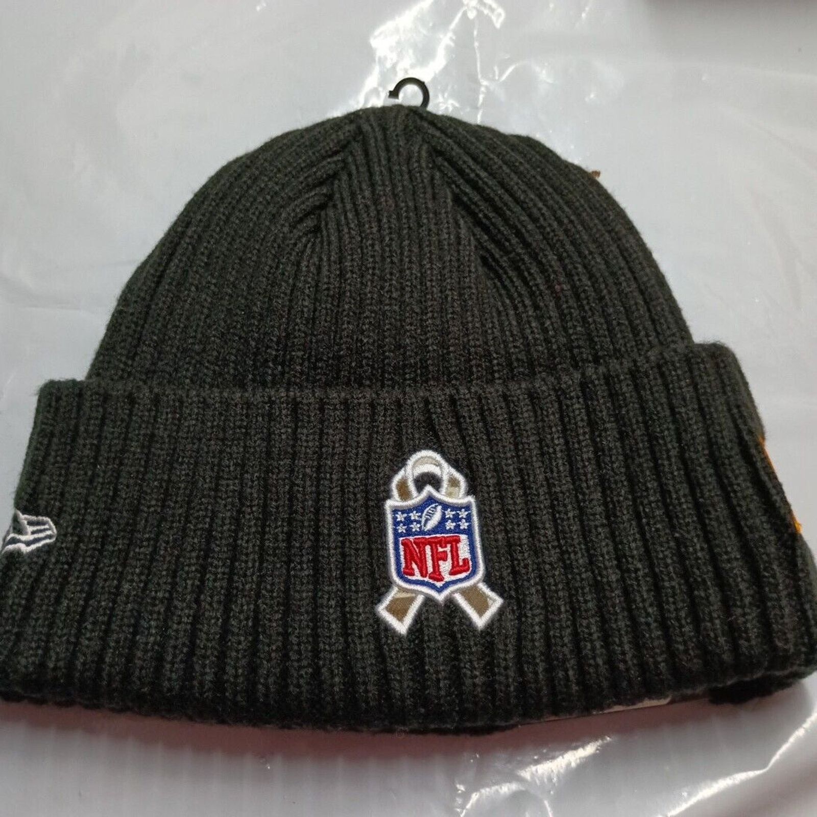 New Era New Era Tampa Bay Buccaneers Salute To Services Beanie Black Size ONE SIZE - 3 Thumbnail