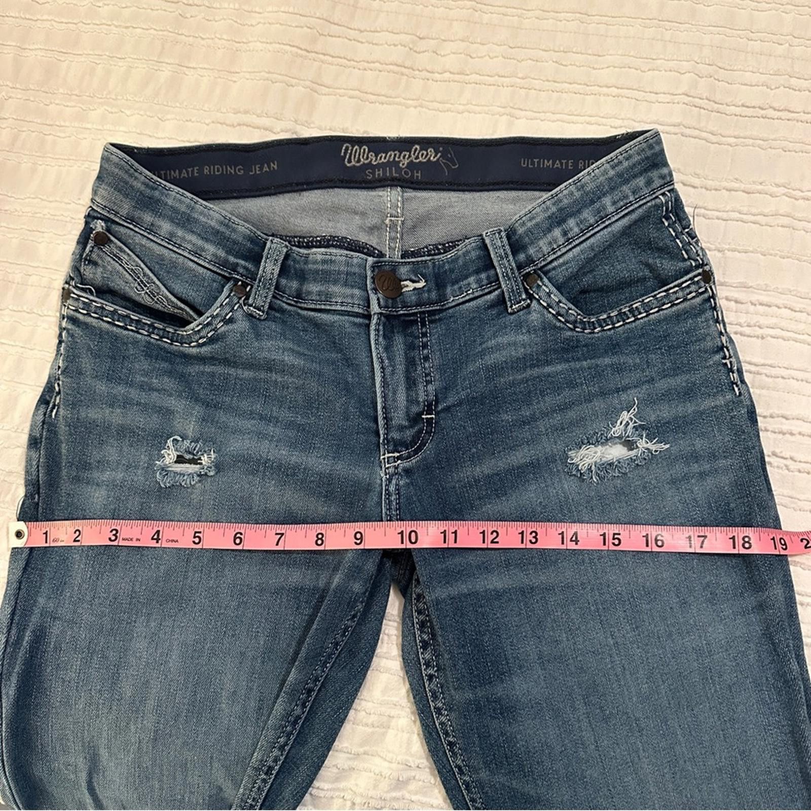 Wrangler Wrangler Shiloh 7 x 32 Distressed Flare Jeans denim stretch Size 30" / US 8 / IT 44 - 9 Thumbnail