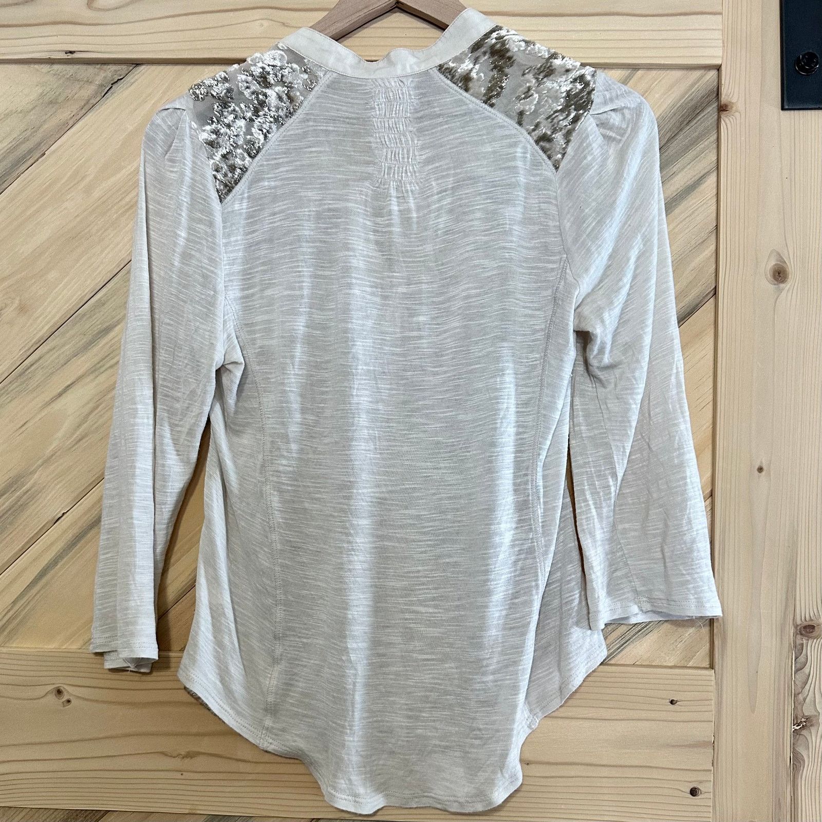 Anthropologie M Textured sheer top with sparkle, sequins, animal print Size M / US 6-8 / IT 42-44 - 4 Thumbnail