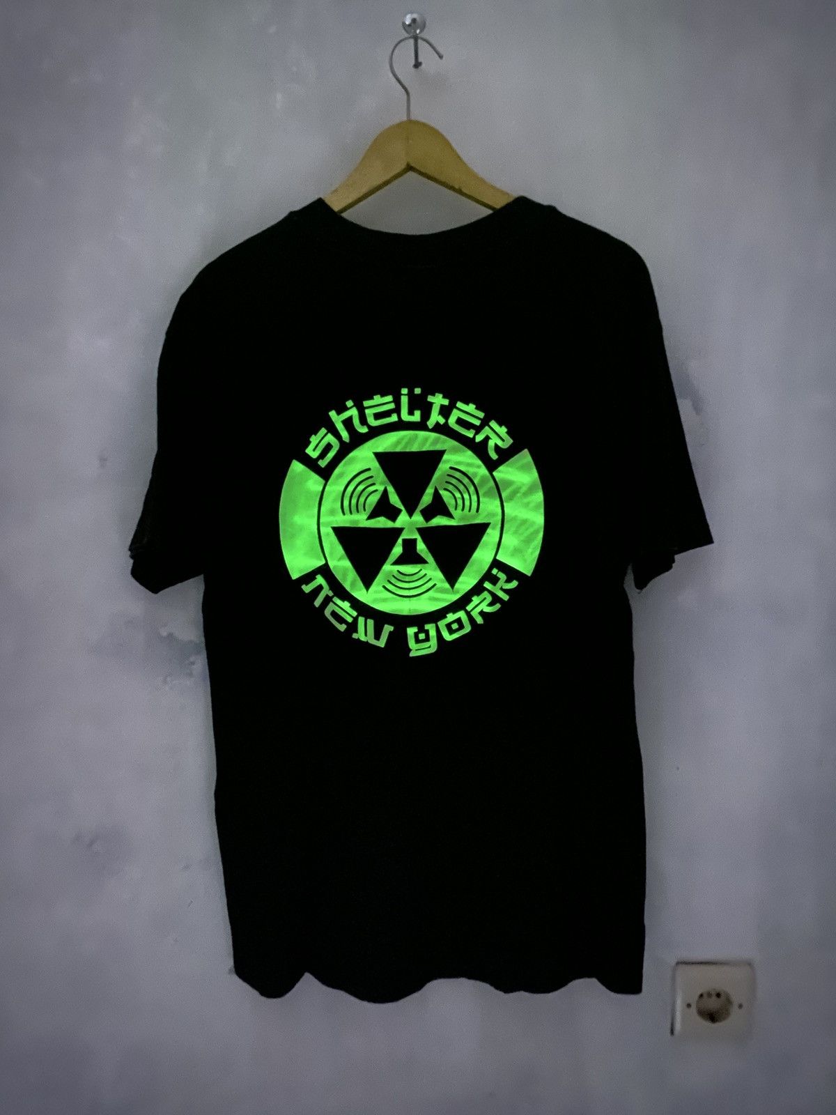 Band Tees Vtg shelter new york hardcore glow in the dark tshirt Size US M / EU 48-50 / 2 - 3 Thumbnail