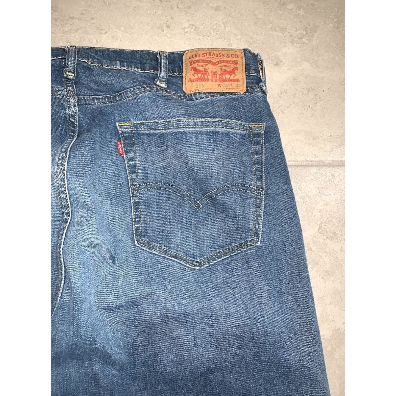 Levi's Levi's 505 Jeans Mens Straight Denim Medium Blue Wash 40x32 Regular Adult Blue Five Pocket Pockets Belt Loops Vintage: No Size US 40 / EU 56 - 8 Thumbnail