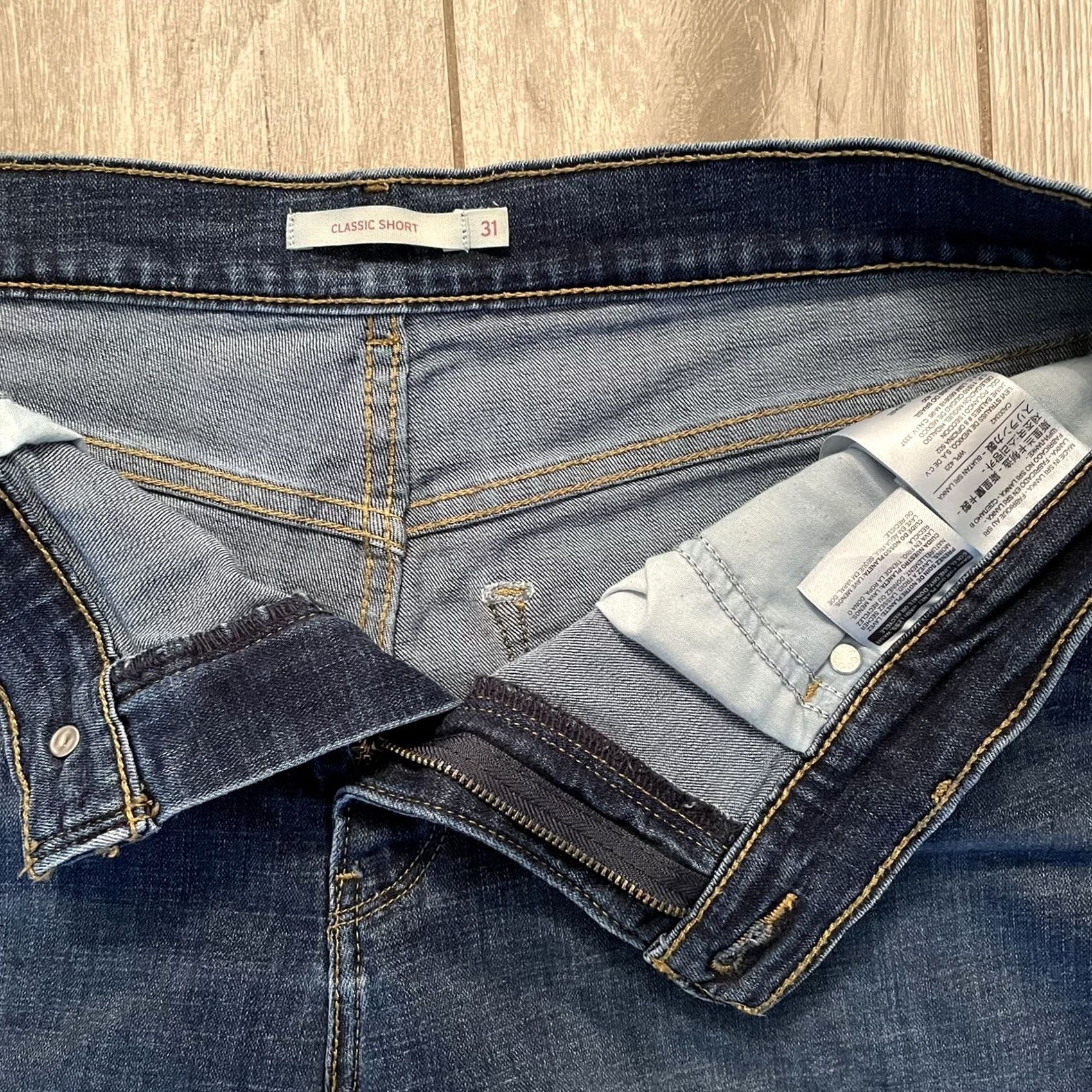 Levi's Levi’s High Rise Denim Cuffed Hem Shorts Jean Cotton Stretch Casual dark 31 Women Regular Size 31 Blue 5-Pocket Zip Fly Button Old Navy Style Size 24" / US 00 / IT 34 - 3 Thumbnail