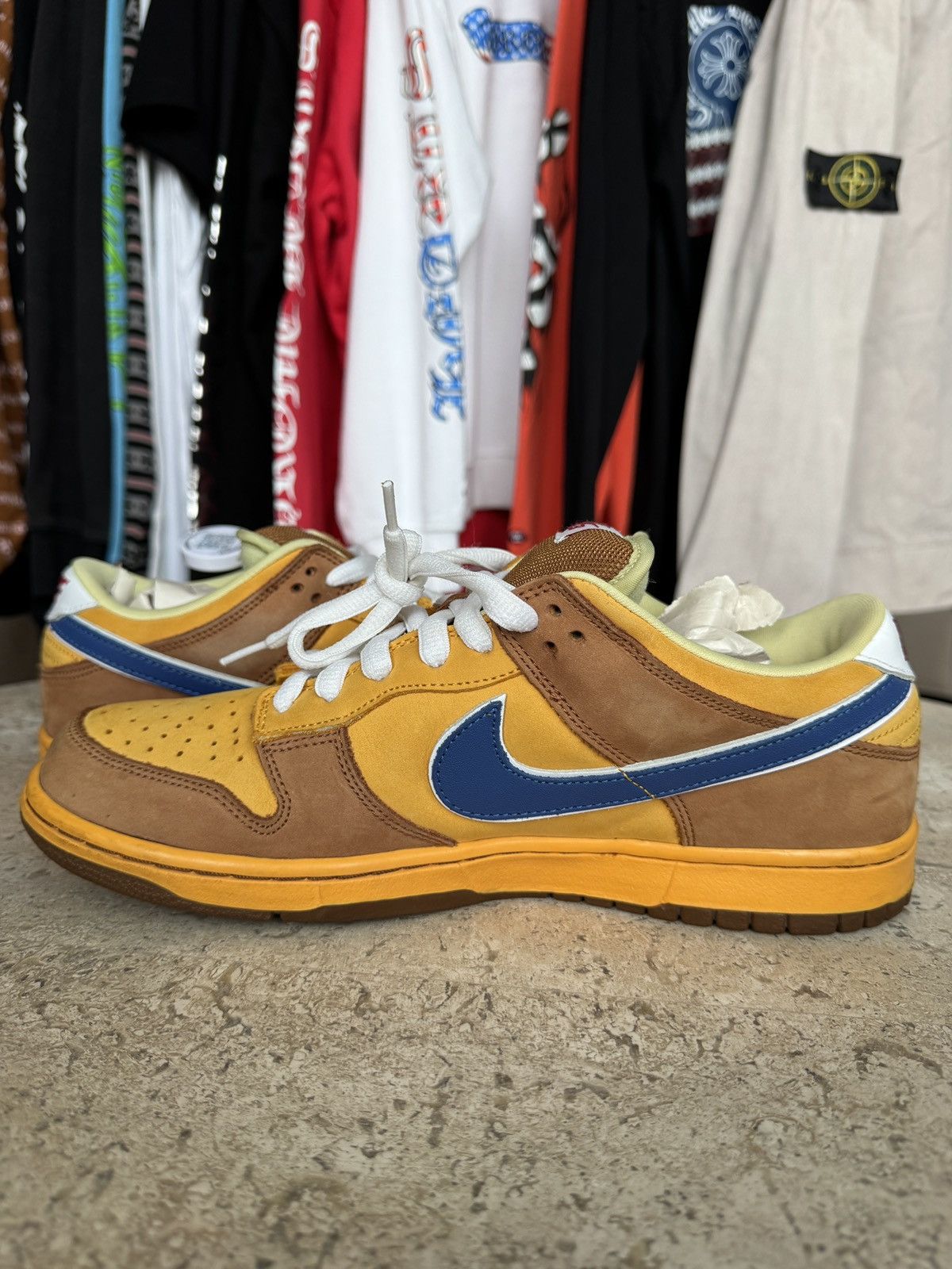 Nike SB Nike SB Dunk Low Newcastle Brown Ale Size US 10.5 / EU 43-44 - 4 Thumbnail