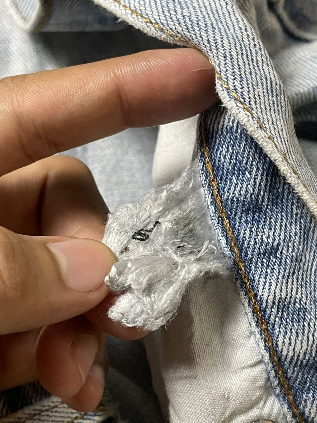 Levi's × Vintage Levis 560 Comfort Fit Ripped Jeans (106) Size US 36 / EU 52 - 8 Thumbnail