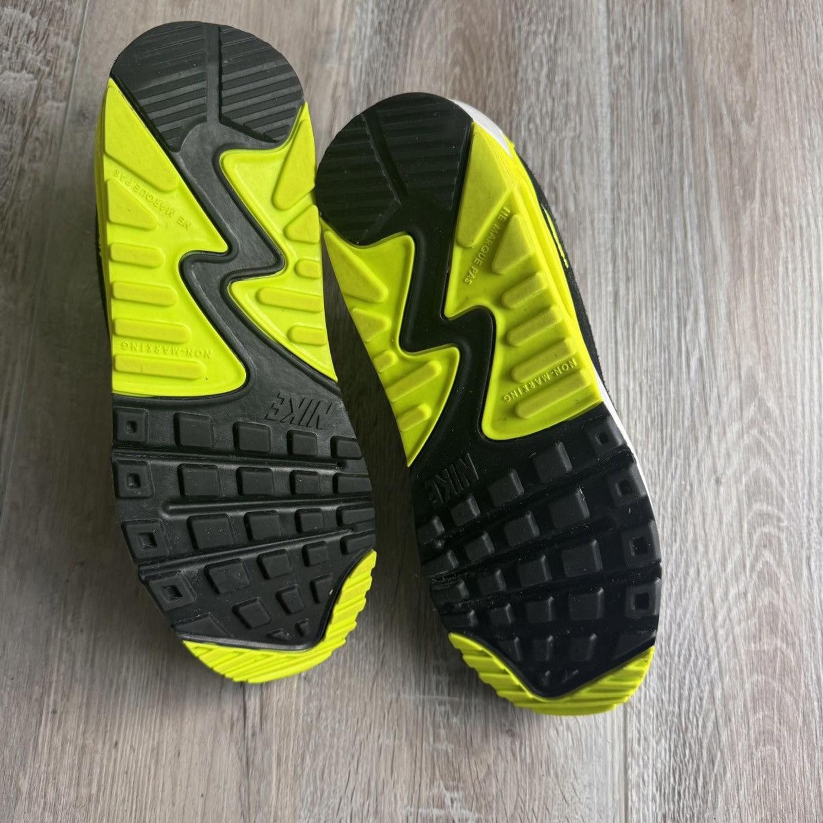 Nike NIKE • Air Max '90 GS "Volt" (6.5M) Size US 6.5 / EU 39-40 - 6 Thumbnail