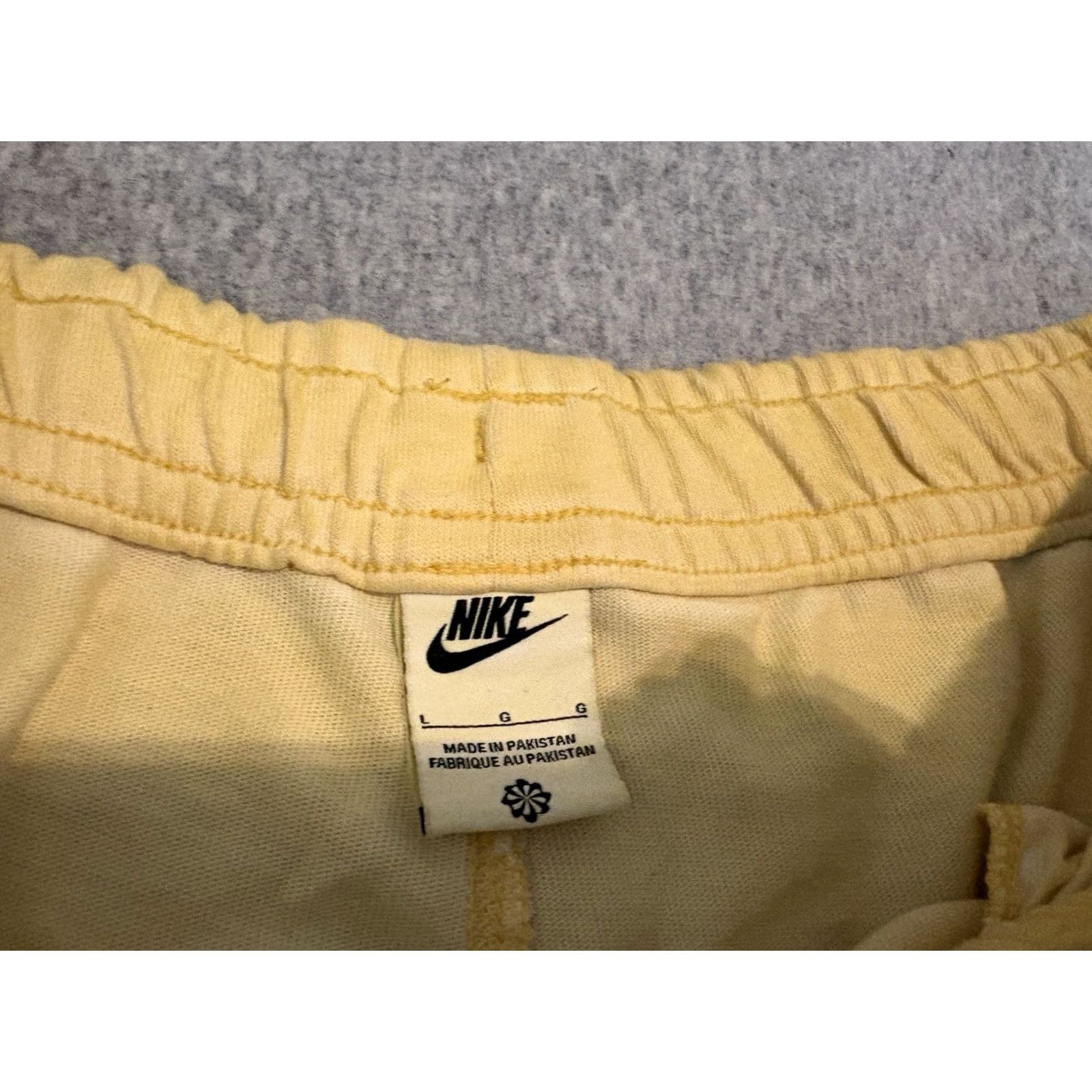 Nike Nike Sweat Shorts Mens L Yellow Casual Activewear Drawstring Cotton Solid Weekend Size US 33 - 3 Thumbnail