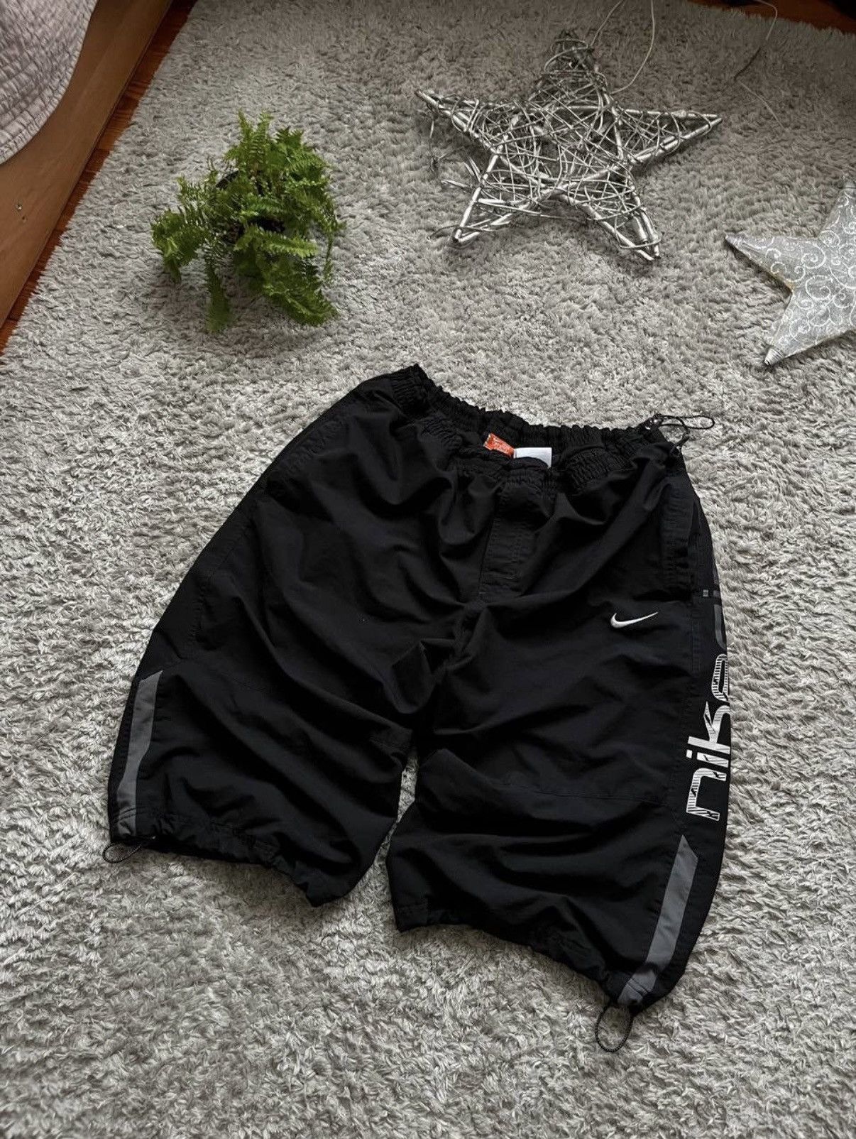 Nike 00s Nike Big Logo Short Rare Swoosh Drill Streetwear Nylon Size US 34 / EU 50 - 1 Thumbnail