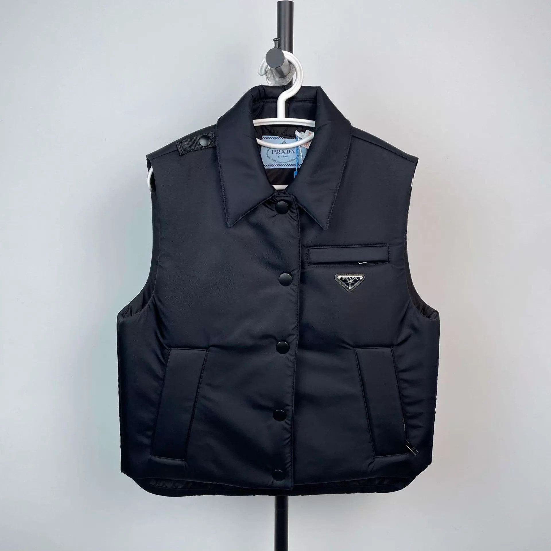 Prada Prada 95 New Down Vest Size XS / US 0-2 / IT 36-38 - 1 Thumbnail